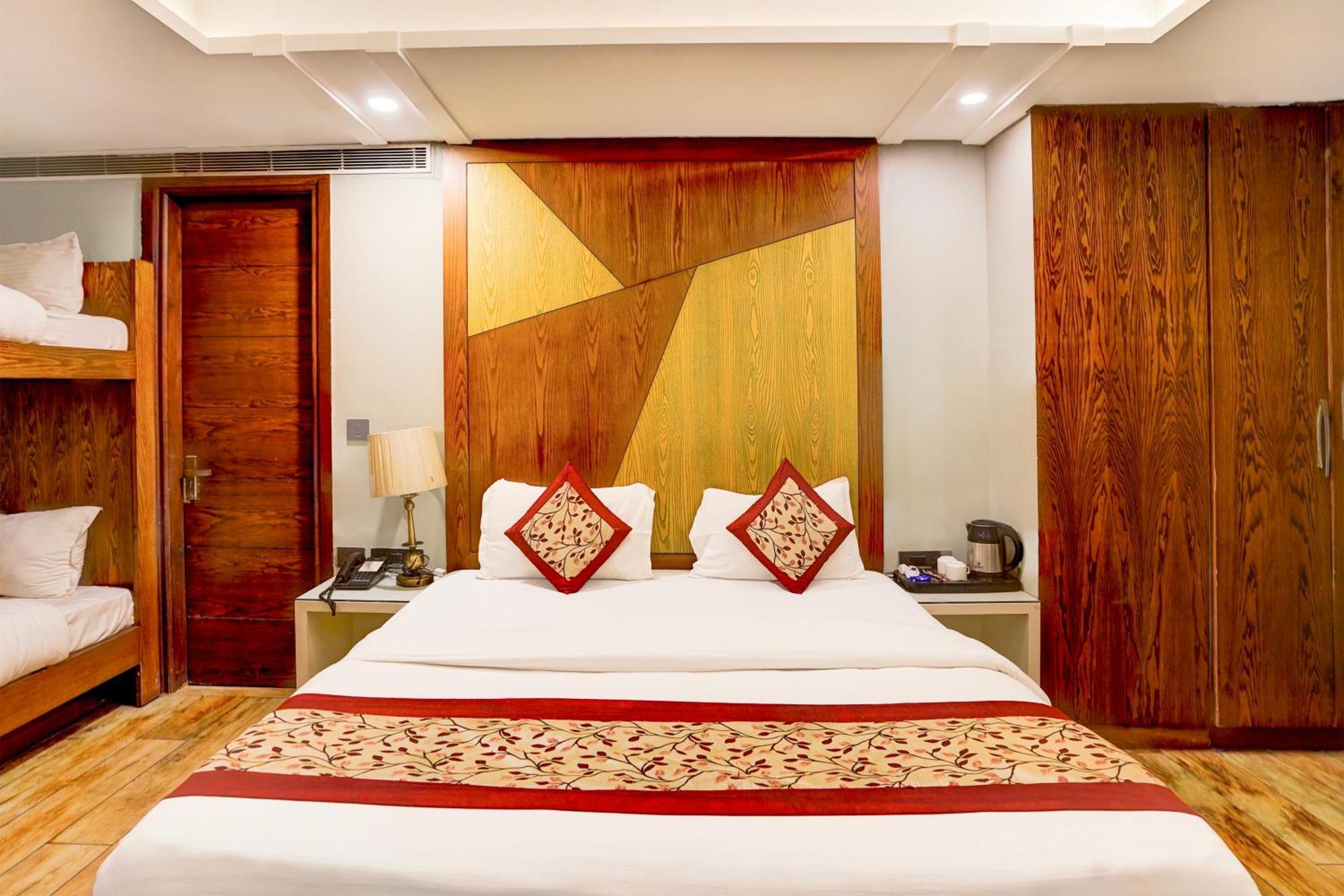 Hotel Staybook Nitya Maharani Free Airport Pickup New Delhi