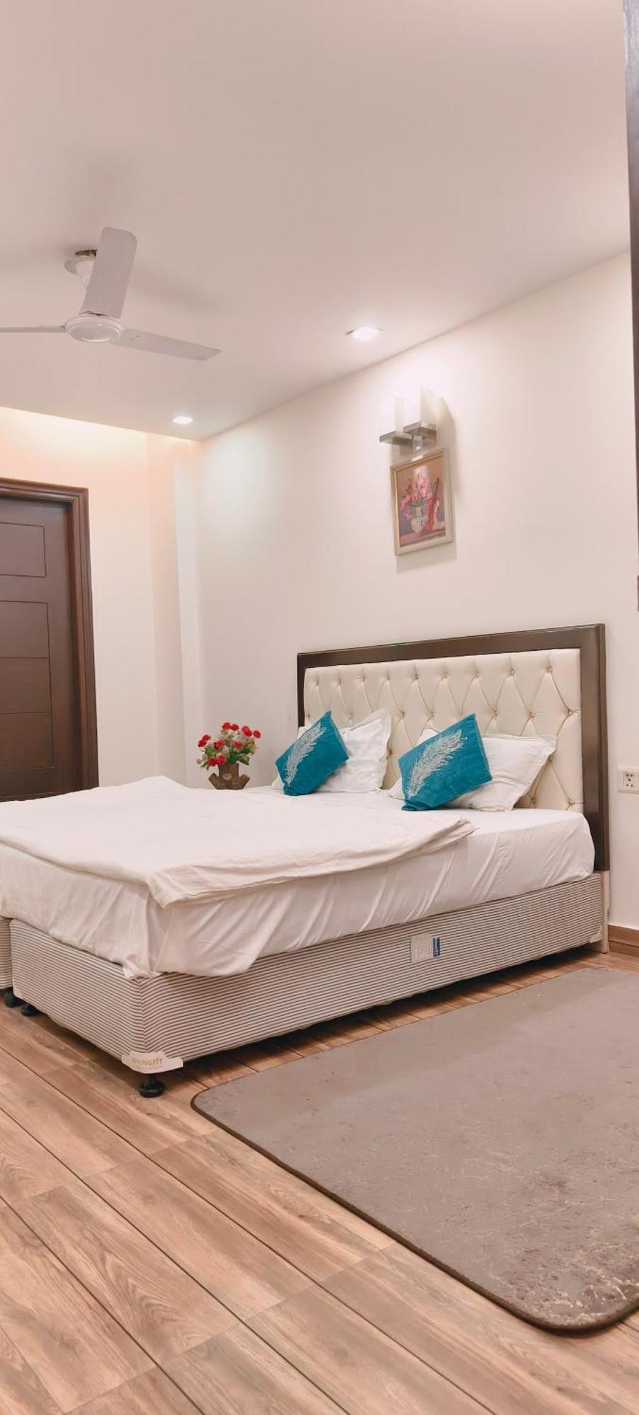 Palatial 3bhk Apartment!greater Kailash 1 Apartment