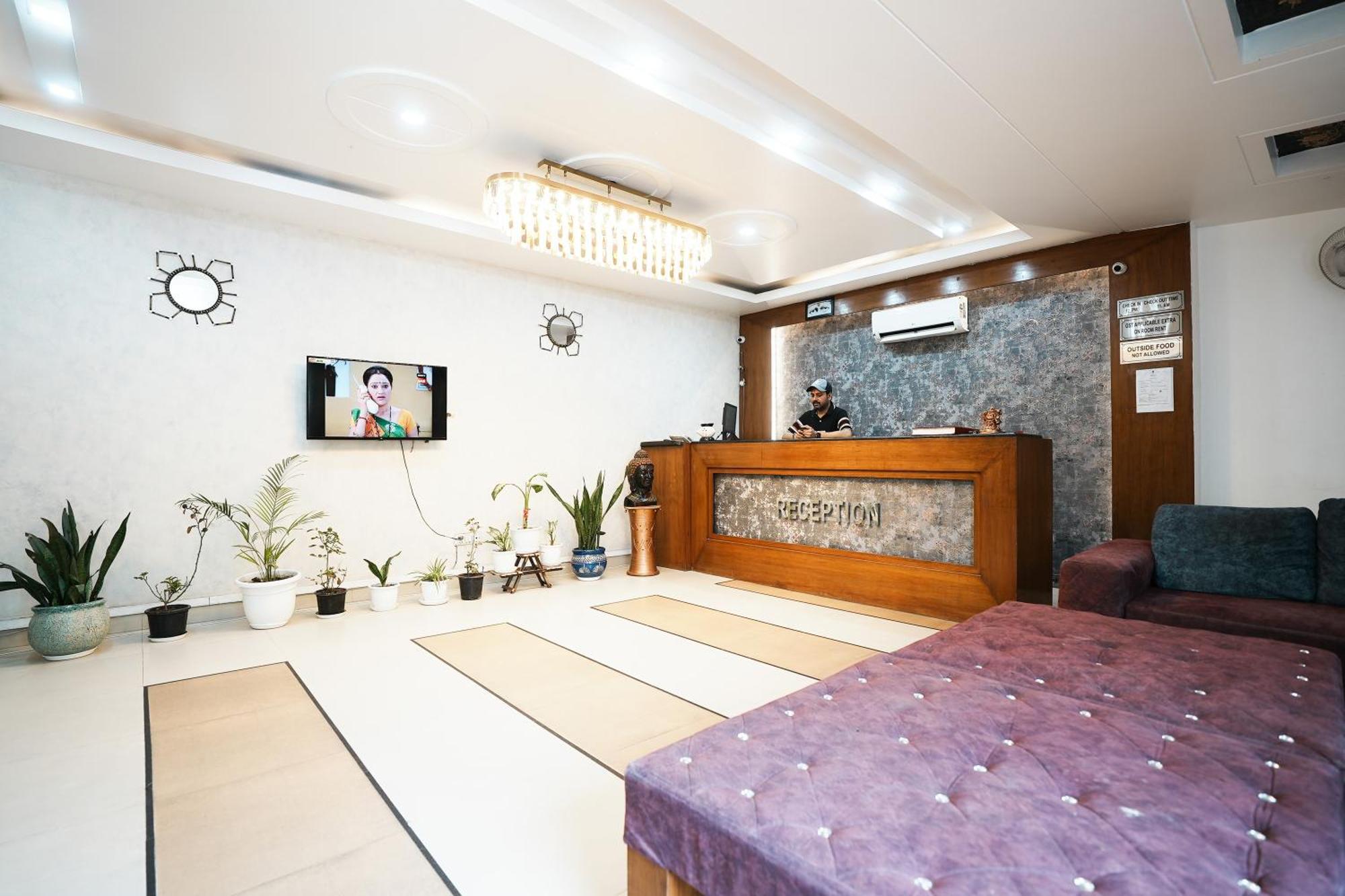 Hotel Om Paradise Near Igi Delhi Airport 3*