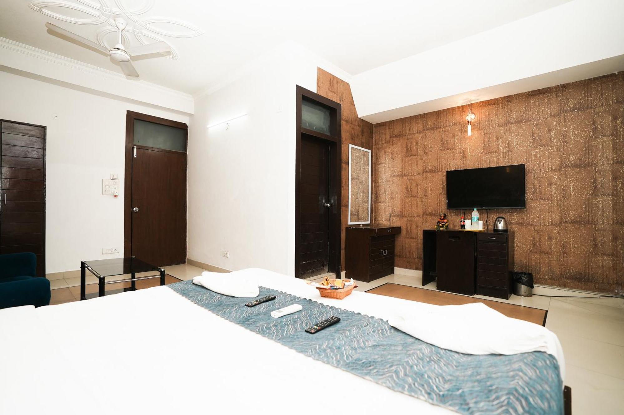 Om Paradise Near Igi Delhi Airport Hotel