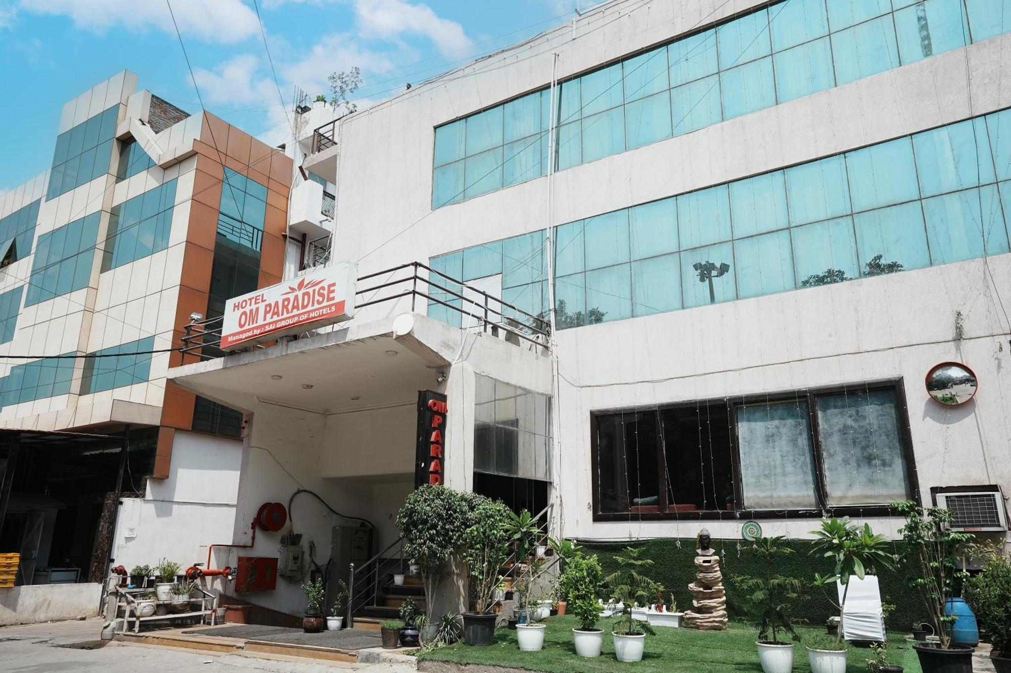 Om Paradise Near Igi Delhi Airport 3*
