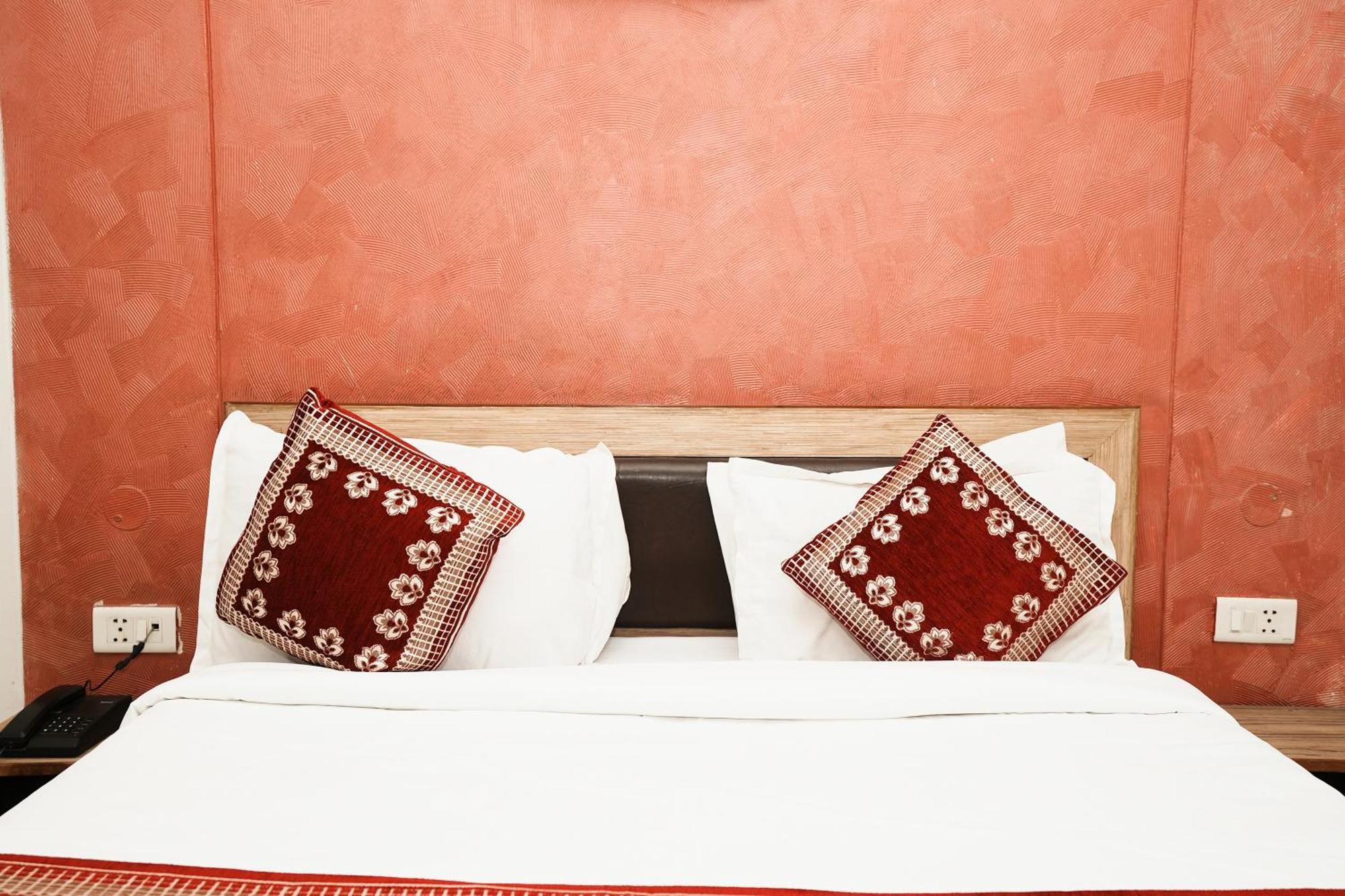 Om Paradise Near Igi Delhi Airport Hotel New Delhi