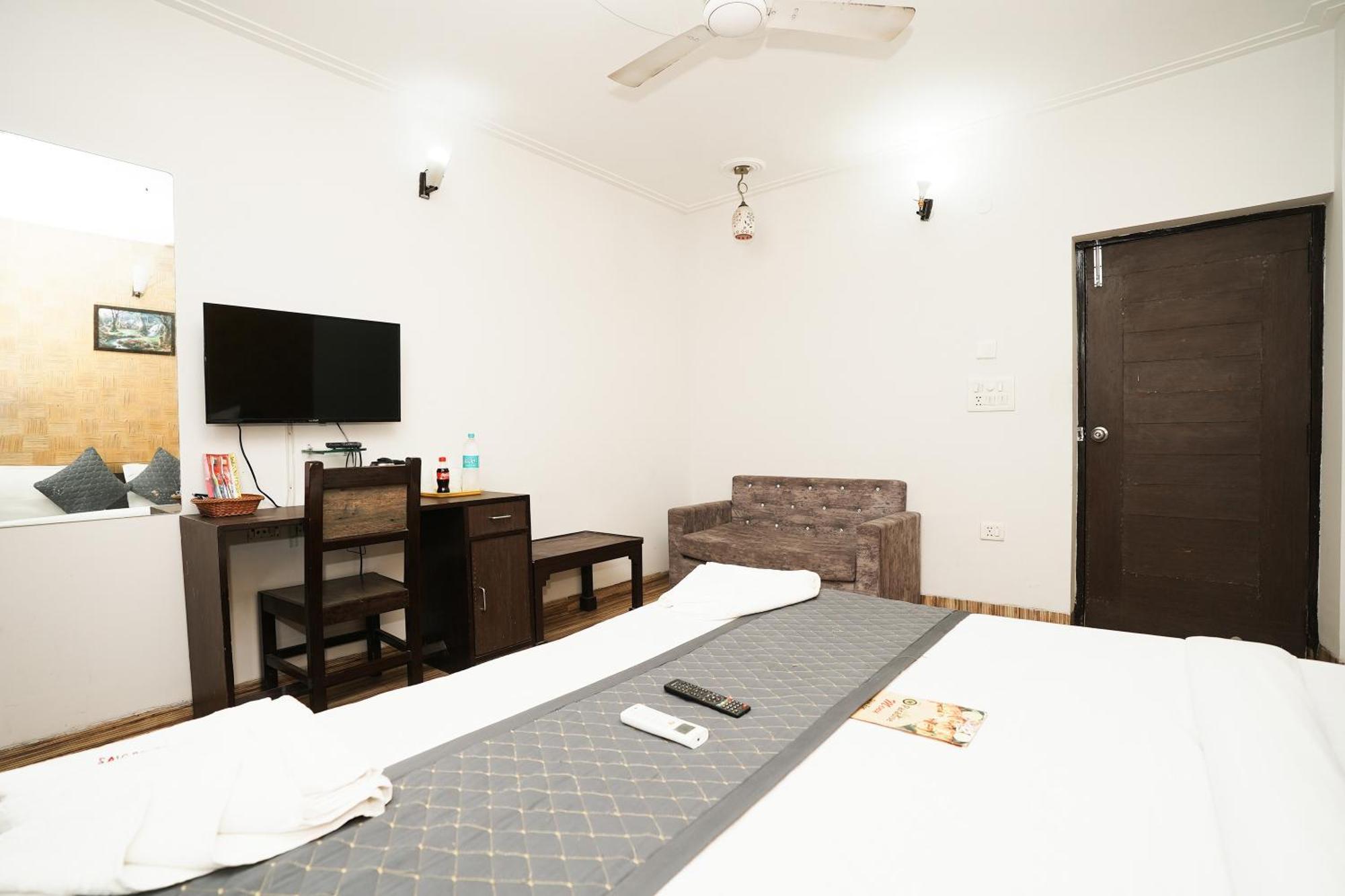 Om Paradise Near Igi Delhi Airport Hotel