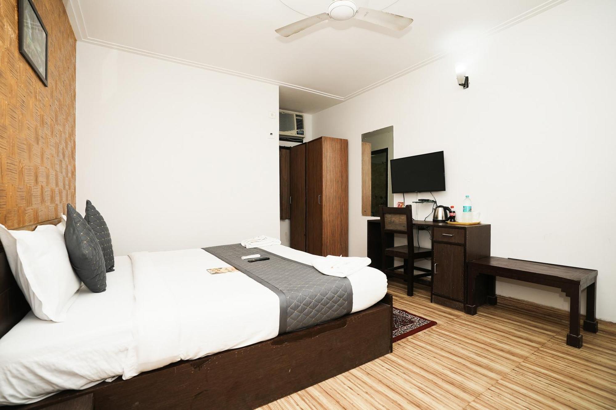 Om Paradise Near Igi Delhi Airport Hotel 3*