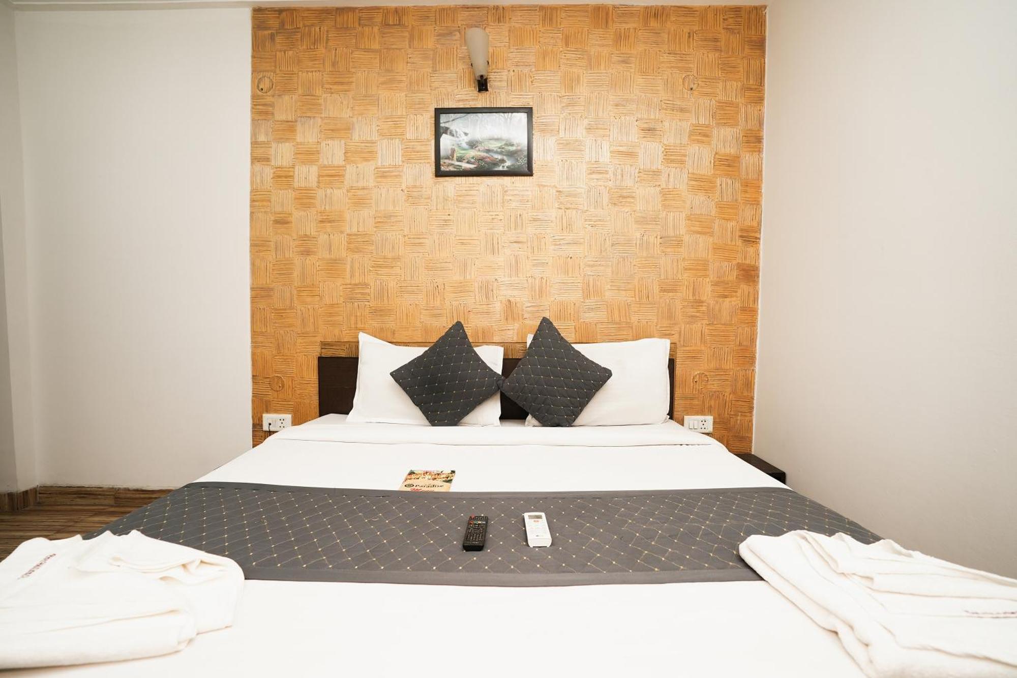 Hotel Om Paradise Near Igi Delhi Airport 3*