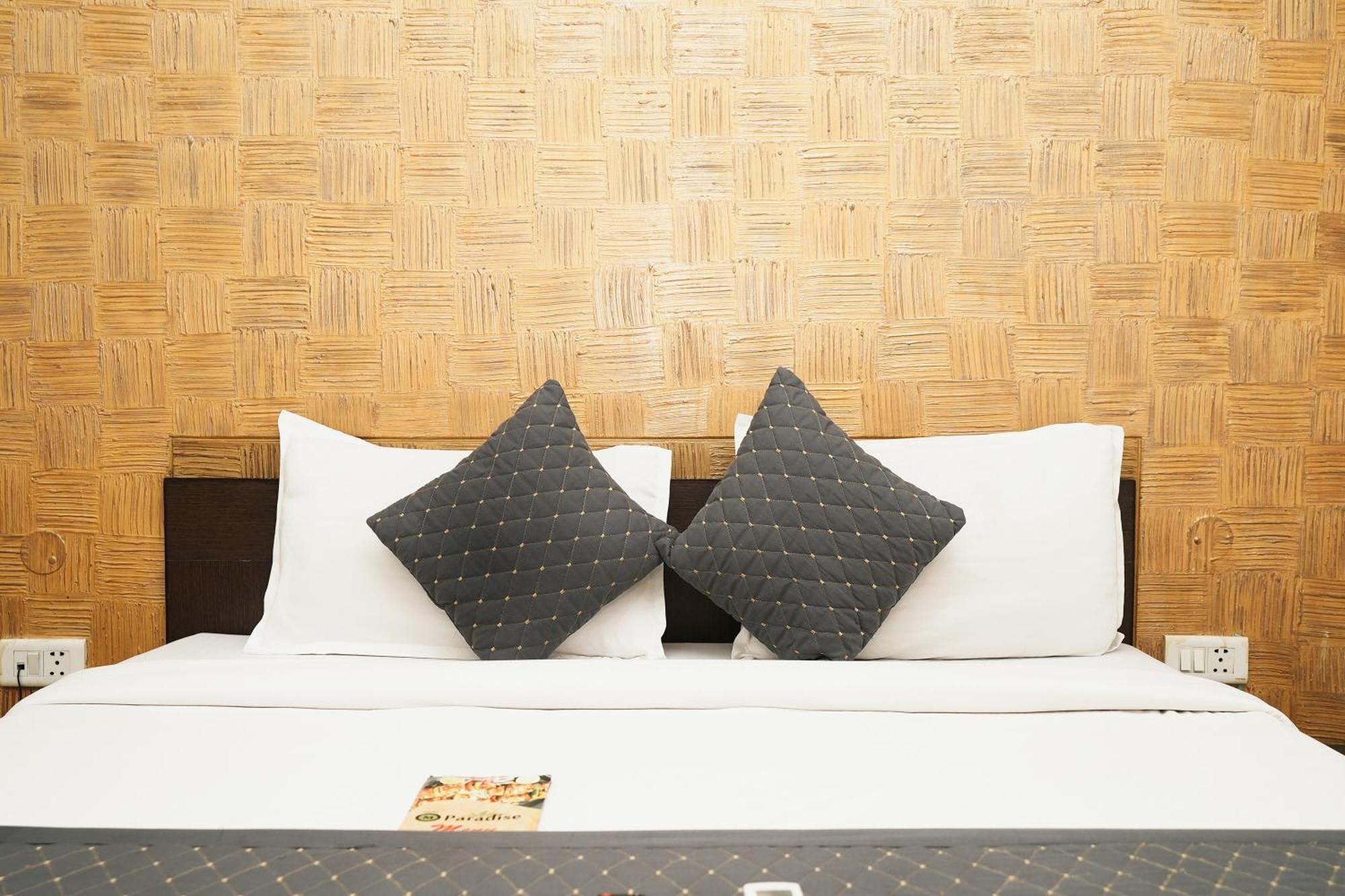Hotel Om Paradise Near Igi Delhi Airport
