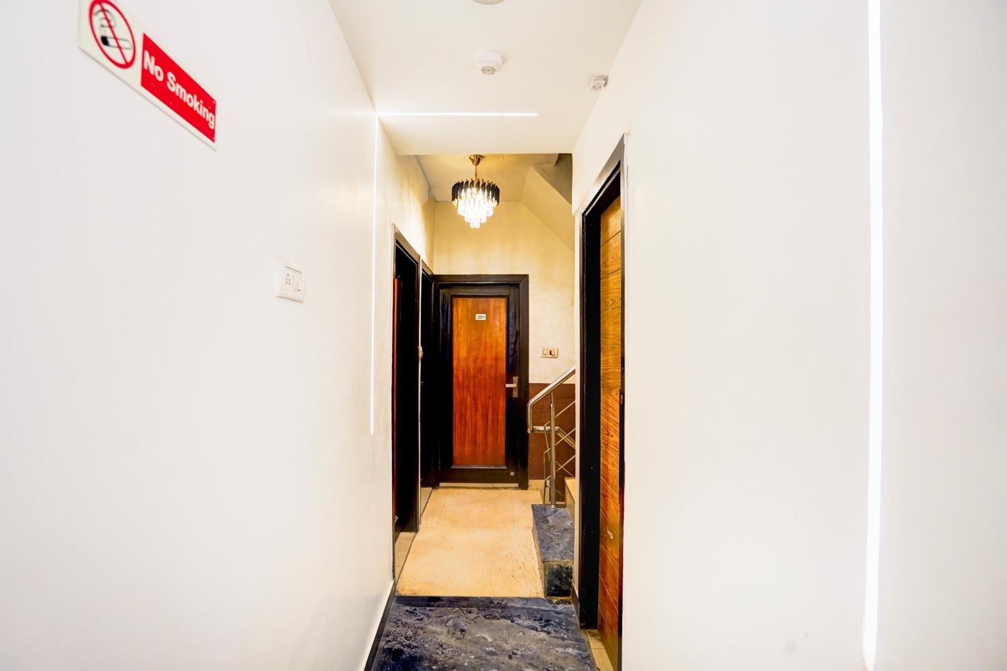 Hotel Staybook Aira Railway Station Paharganj Nova Deli