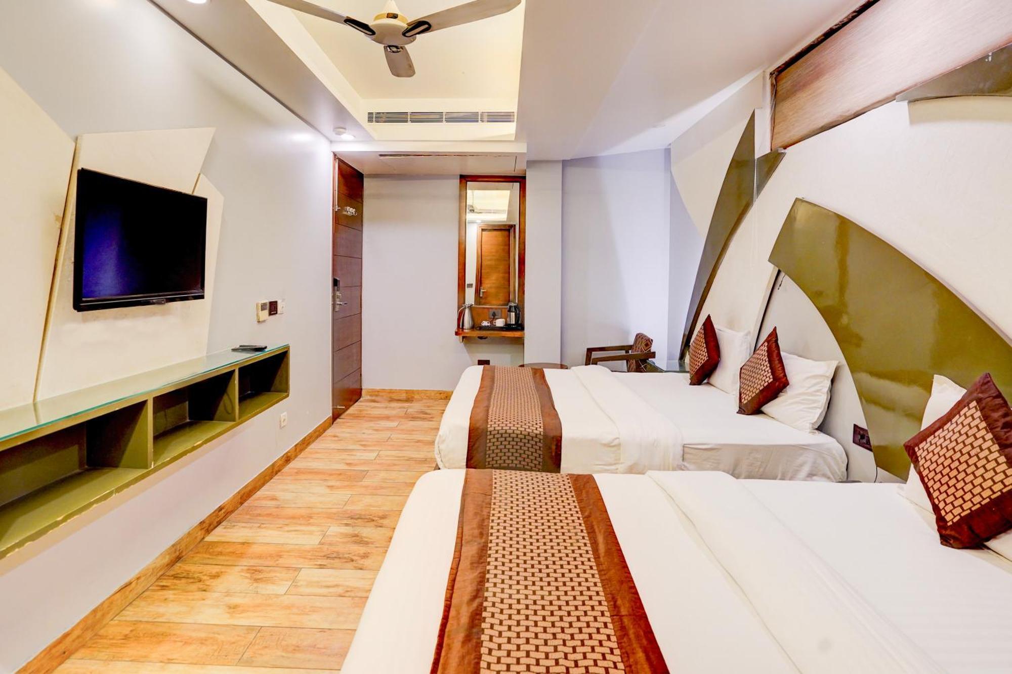Hotel Staybook Aira Railway Station Paharganj 4*
