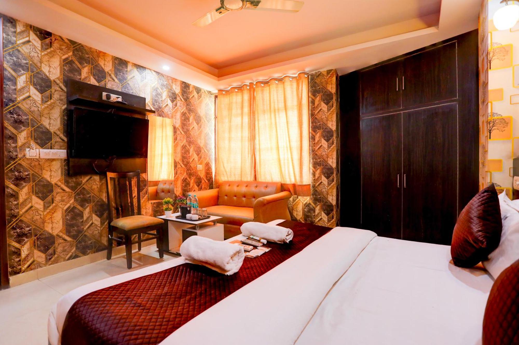 Hotel Royal Sky Luxury Near Delhi Airport 3*