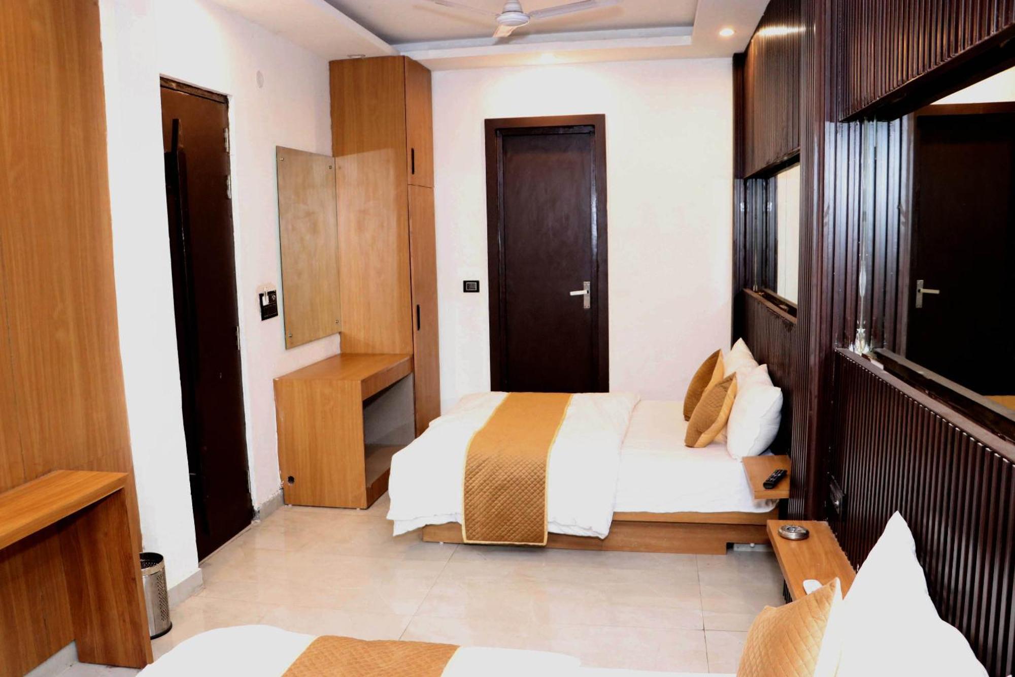 Bunk Delhi Backpacking Hotel 3*