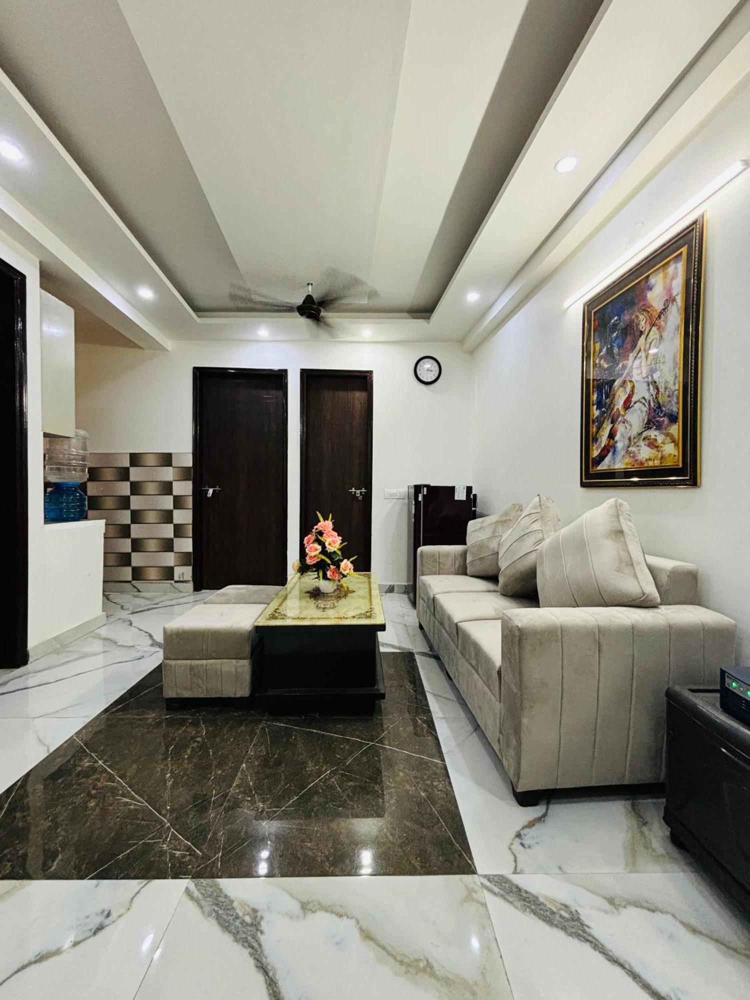Thehrav 2bhk Mh 02 * New Delhi