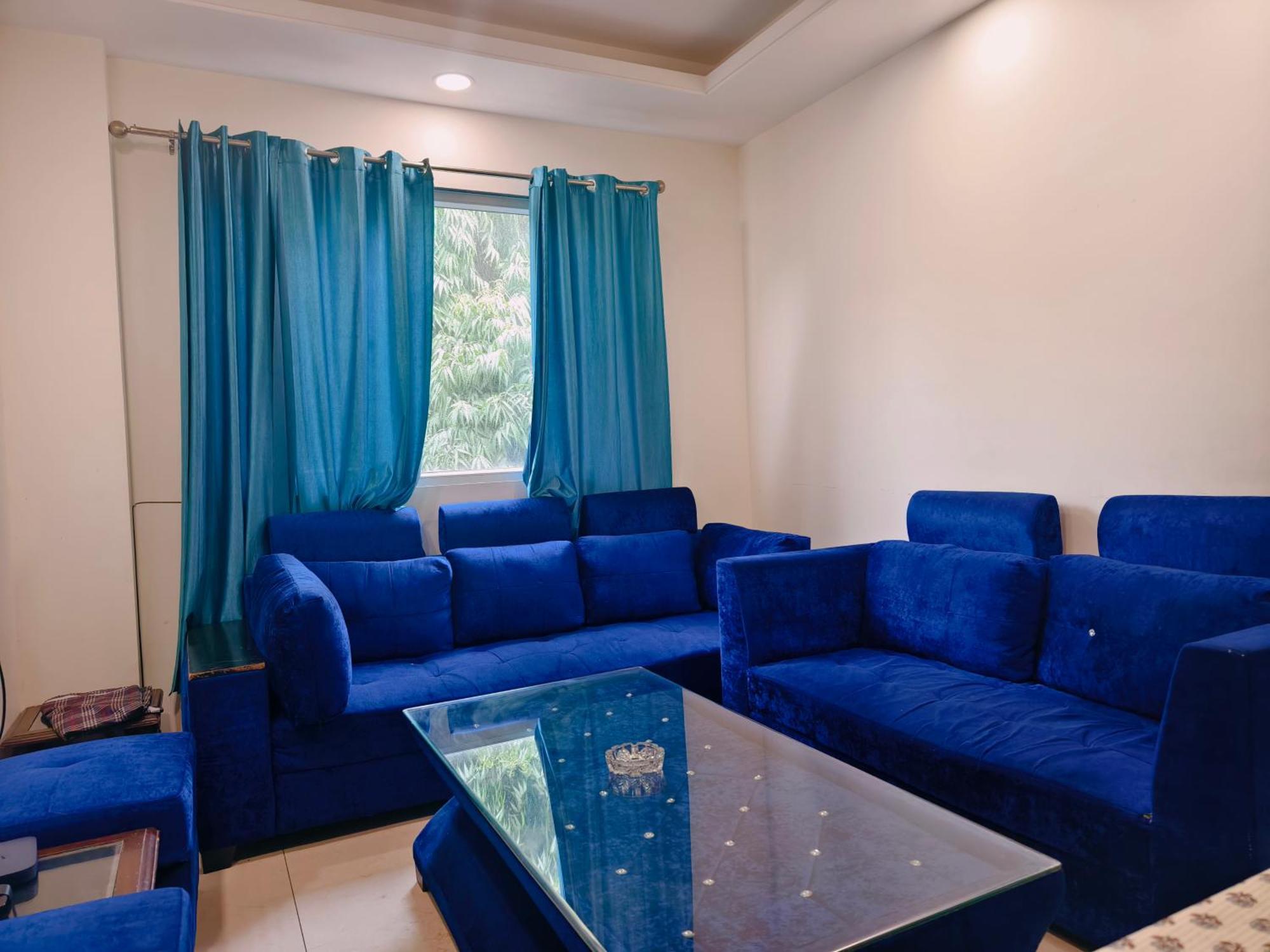 Hostmystay- 2bhk! Lajpat Nagar Market Apartment *