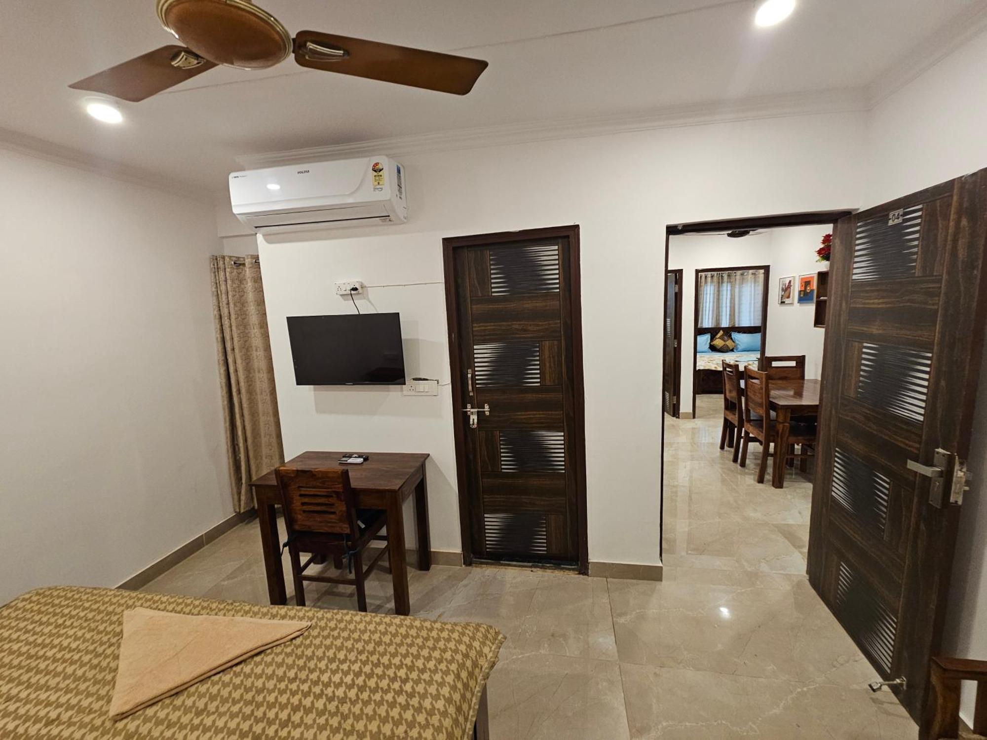 Gautam Nagar South Delhi Apartment *