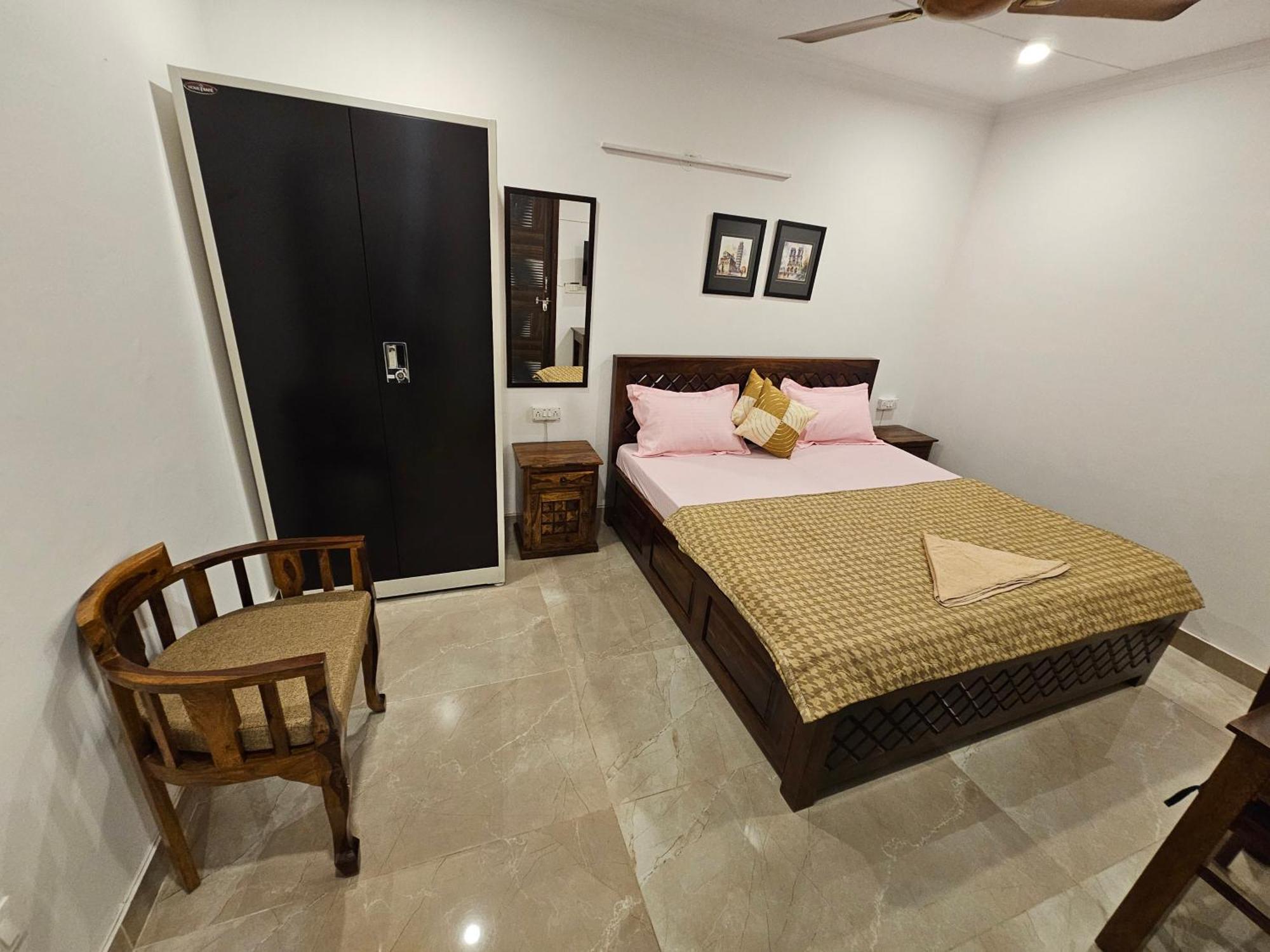 Apartment Gautam Nagar South Delhi
