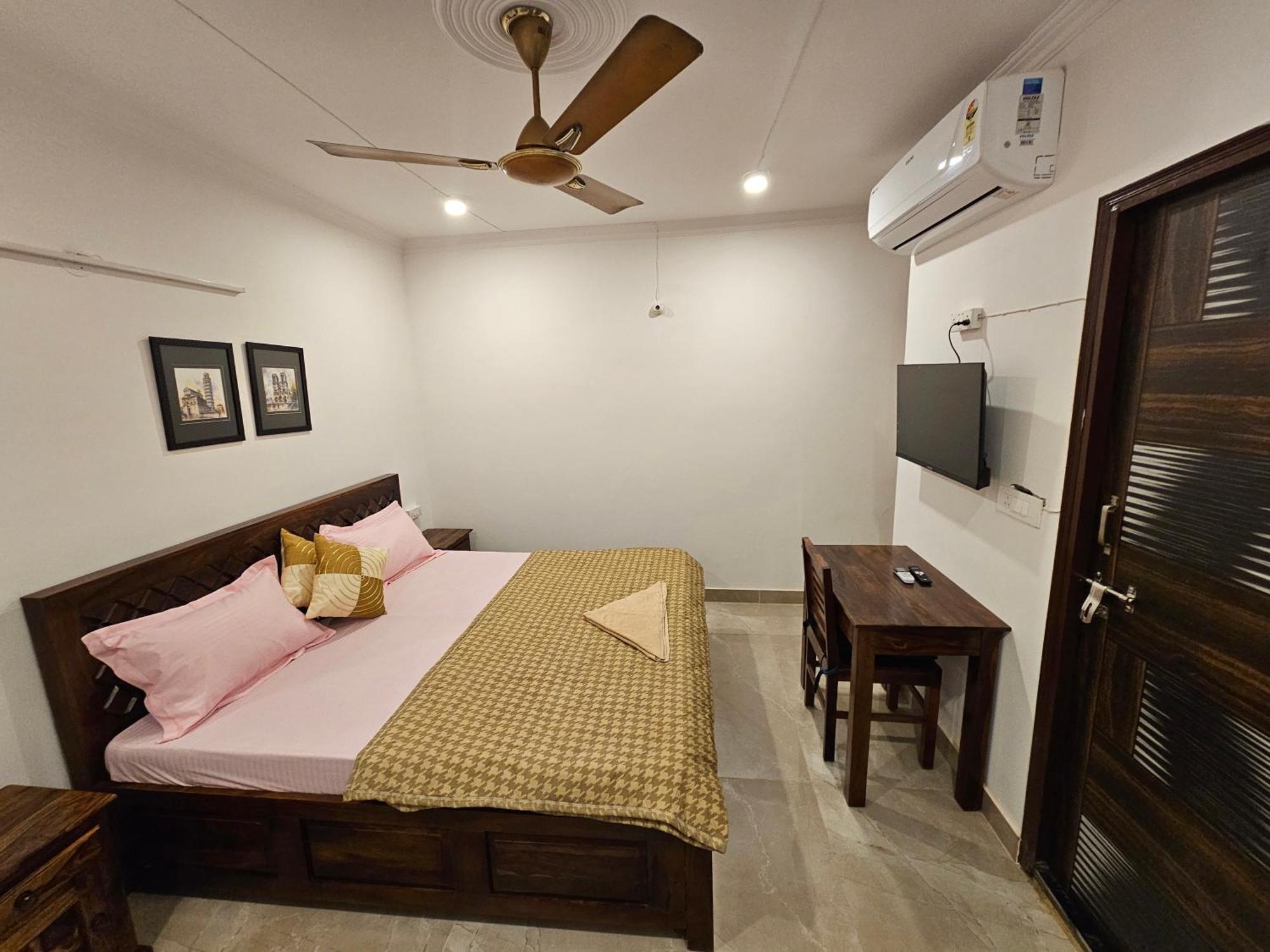 Gautam Nagar South Delhi Apartment