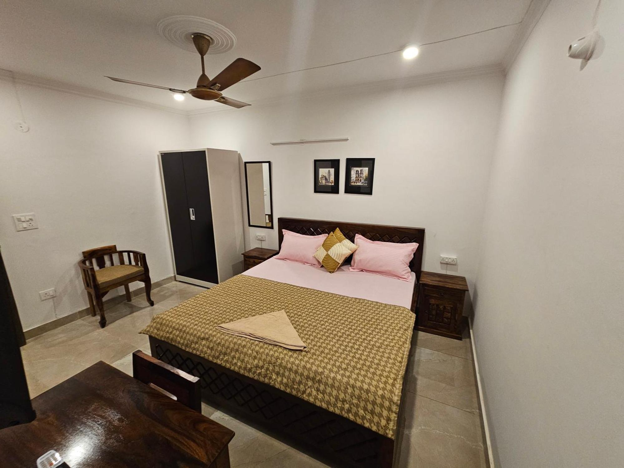 Gautam Nagar South Delhi Apartment *