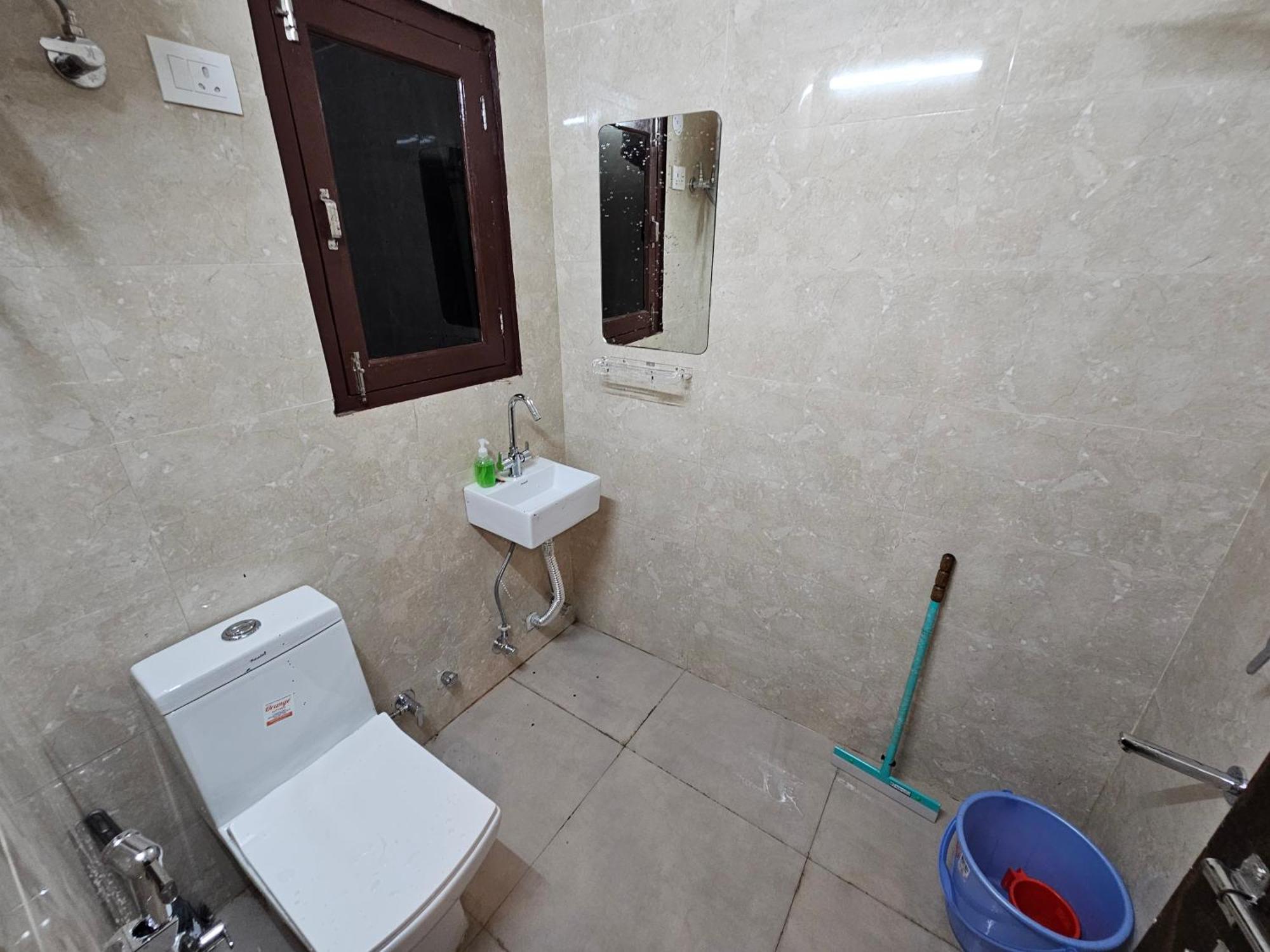 Gautam Nagar South Delhi Apartment *