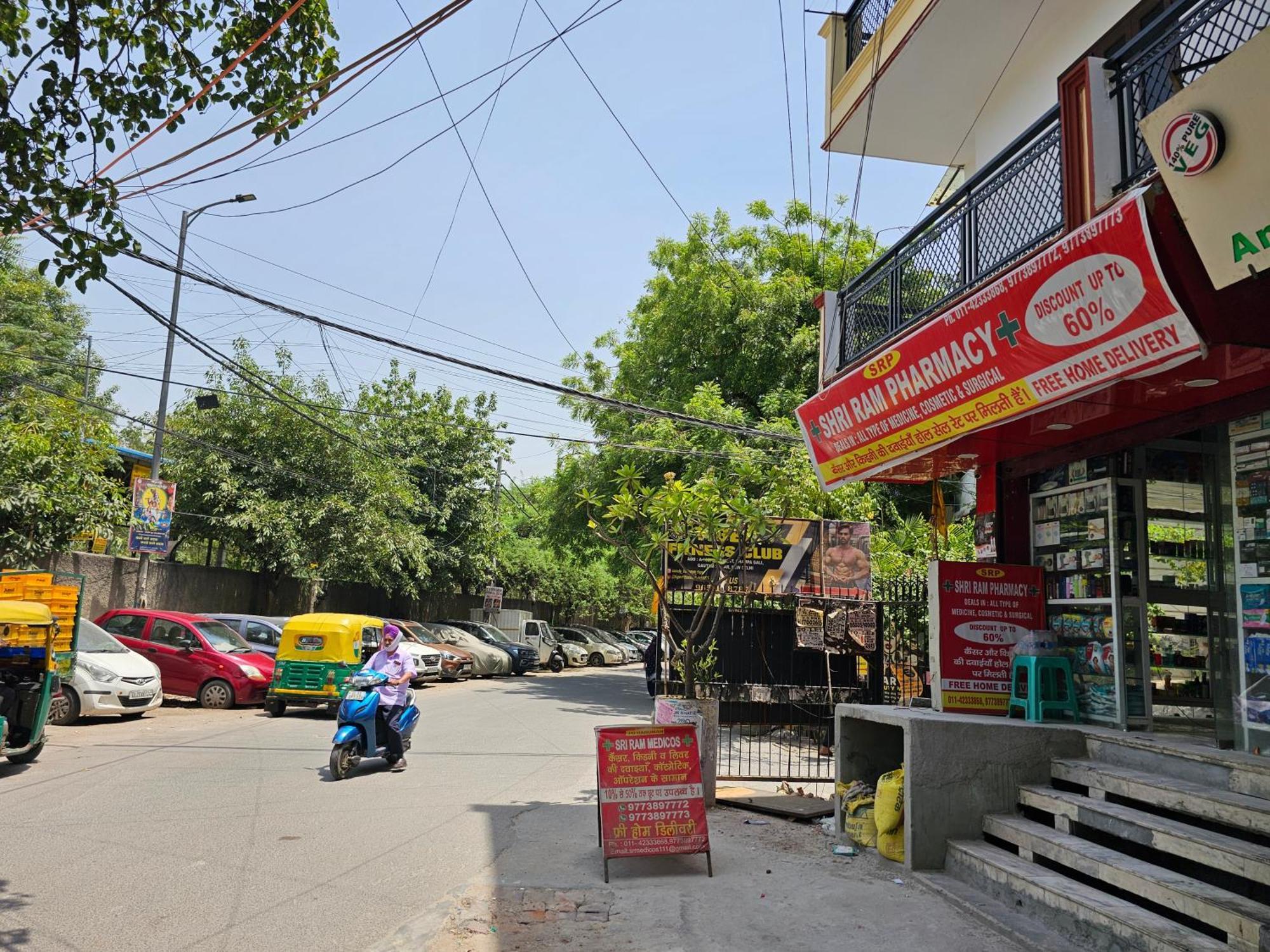 Apartment Gautam Nagar South Delhi *