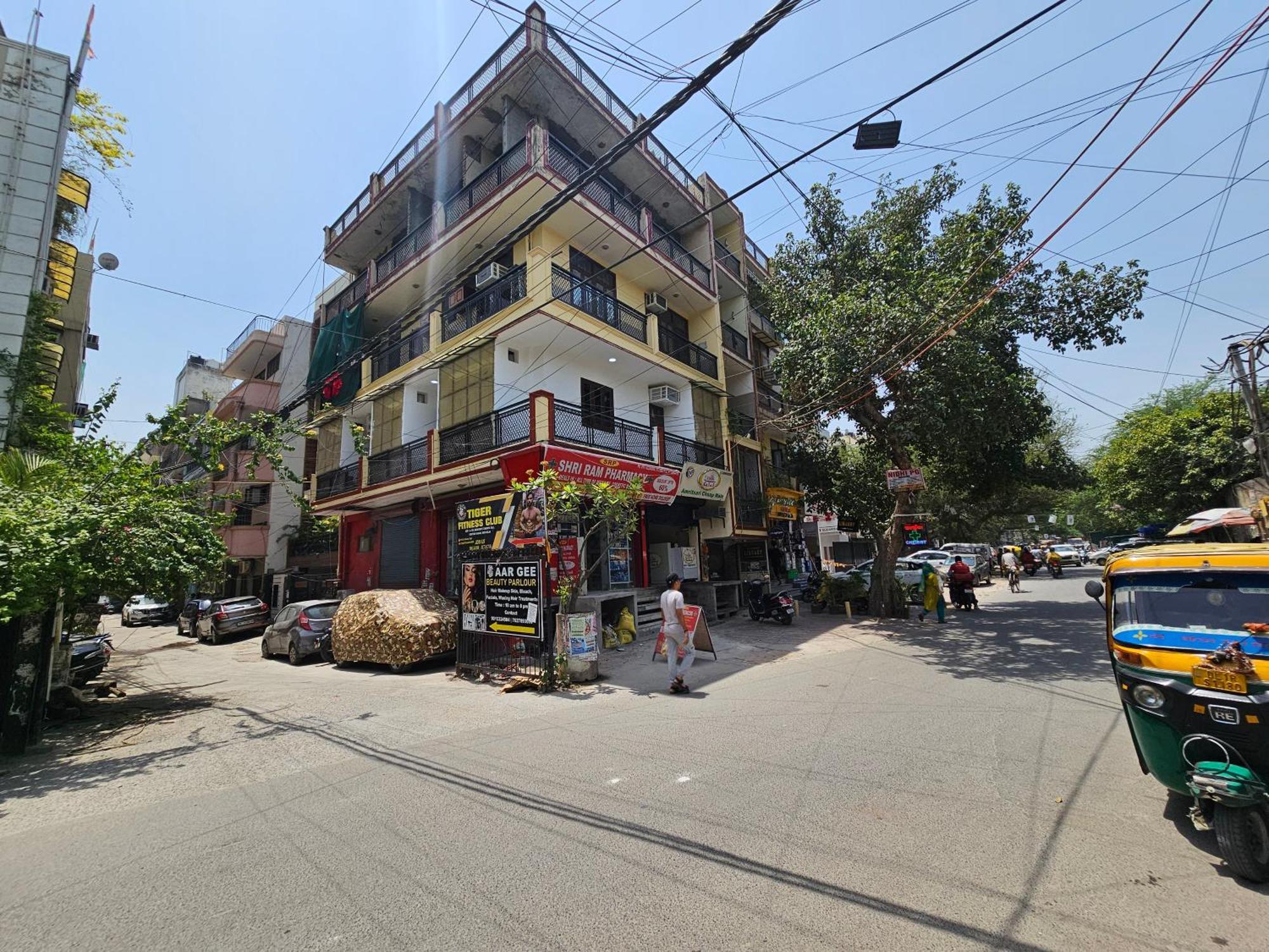Gautam Nagar South Delhi Apartment