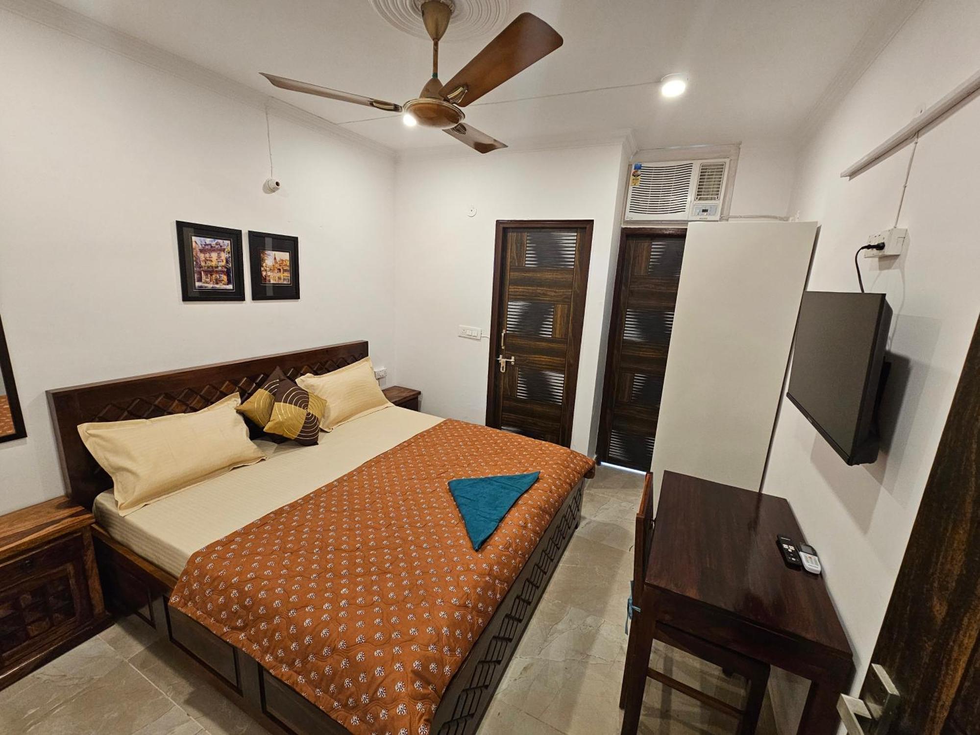 Gautam Nagar South Delhi *