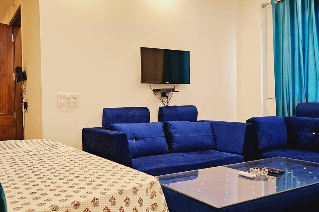 Hostmystay- 2bhk! Lajpat Nagar Market Apartment New Delhi