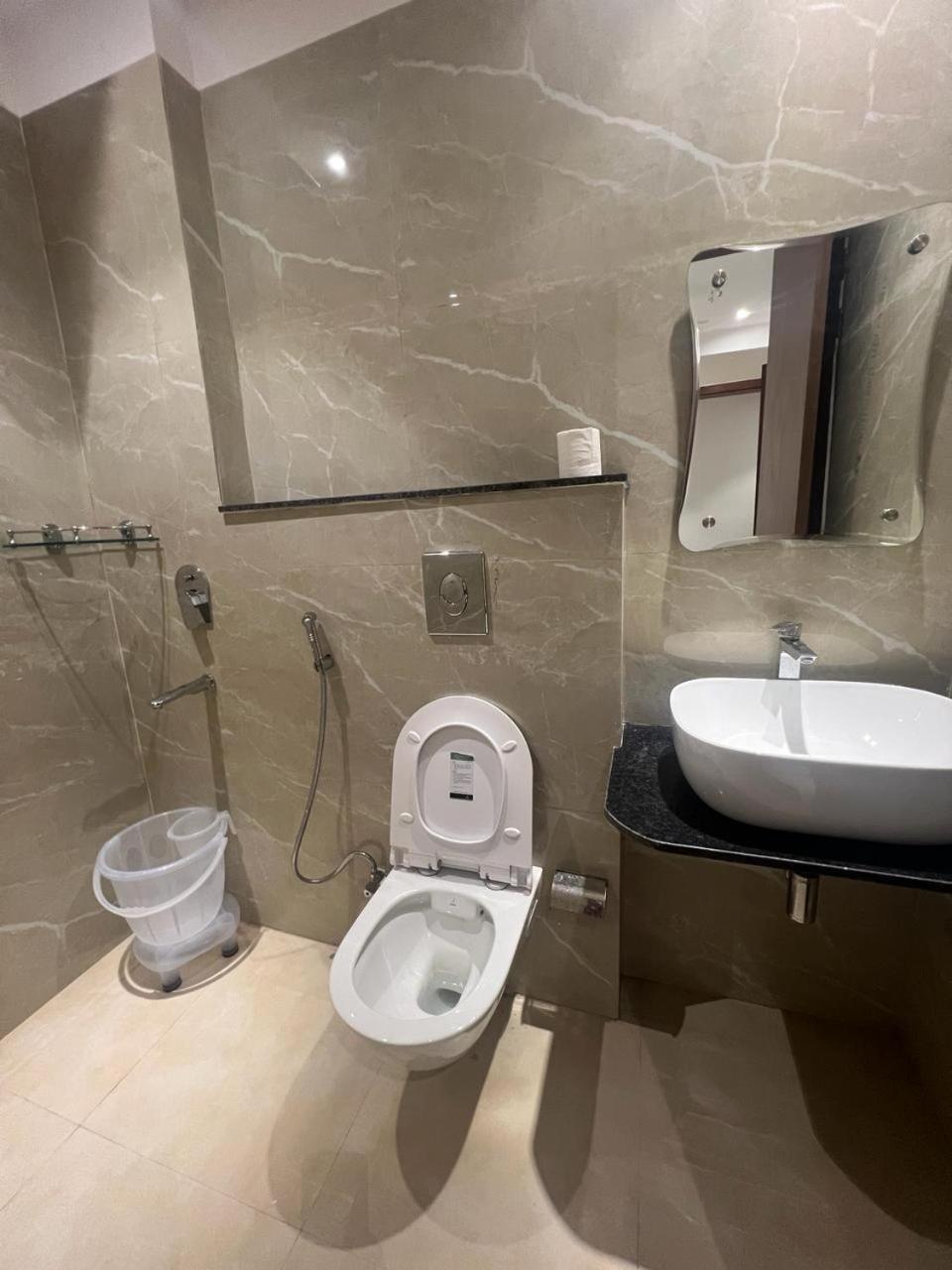 Ivory At Igi Airport Hotel