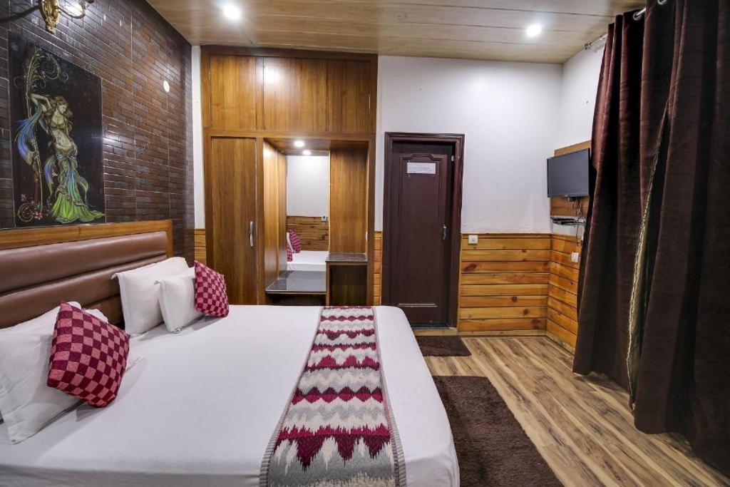 Admiral Suites Hotel 3*