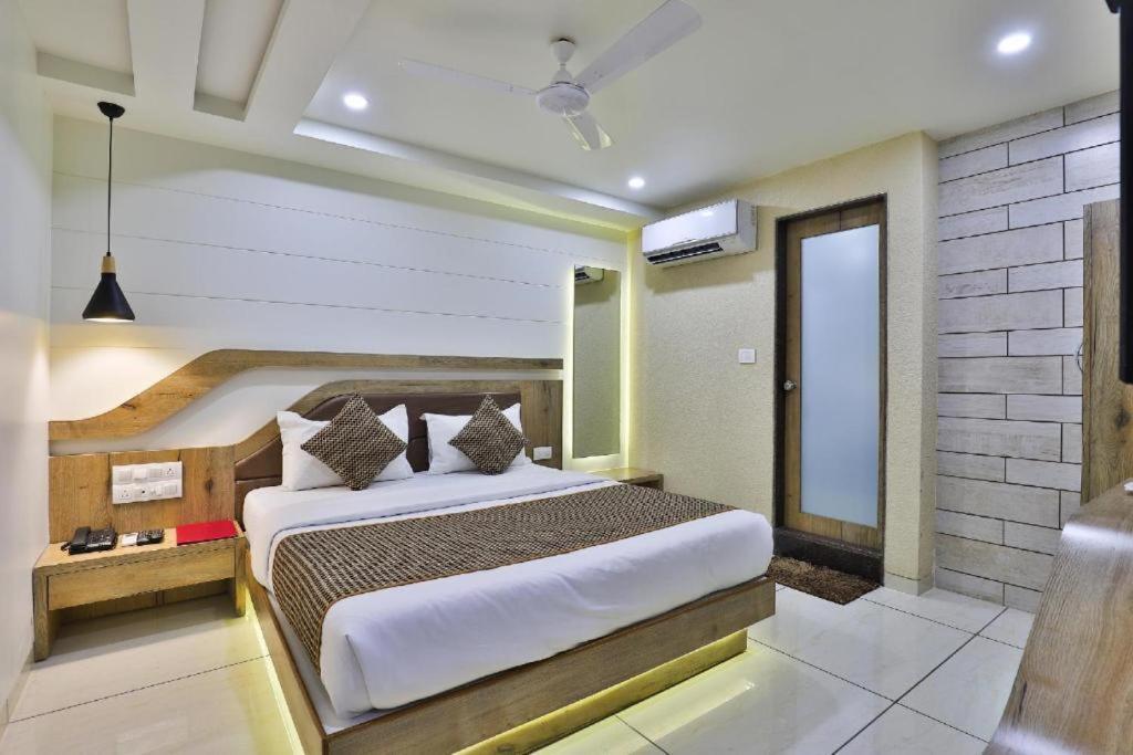 Hotel Admiral Suites New Delhi