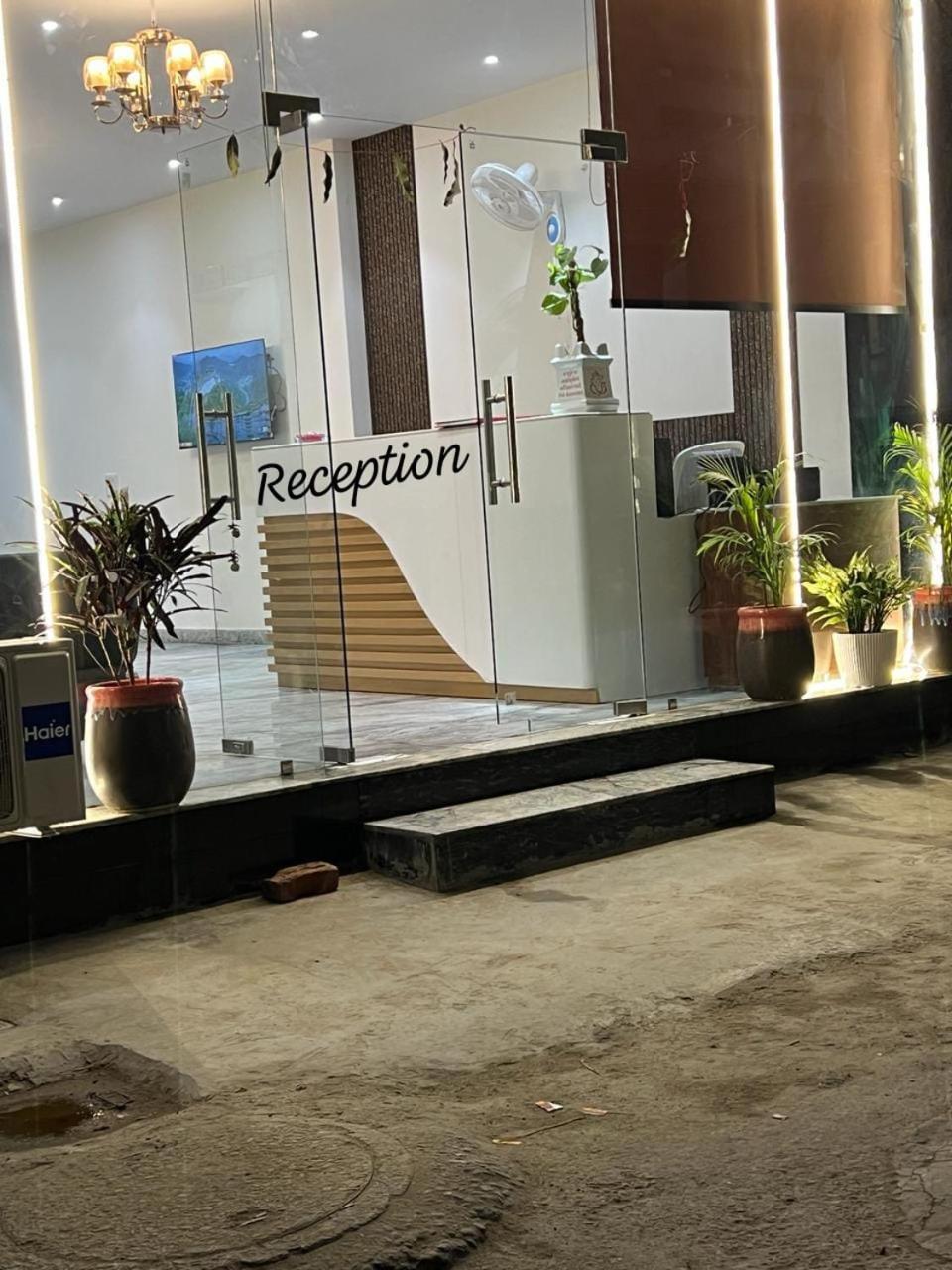 Hotel Ivory At Igi Airport 4*