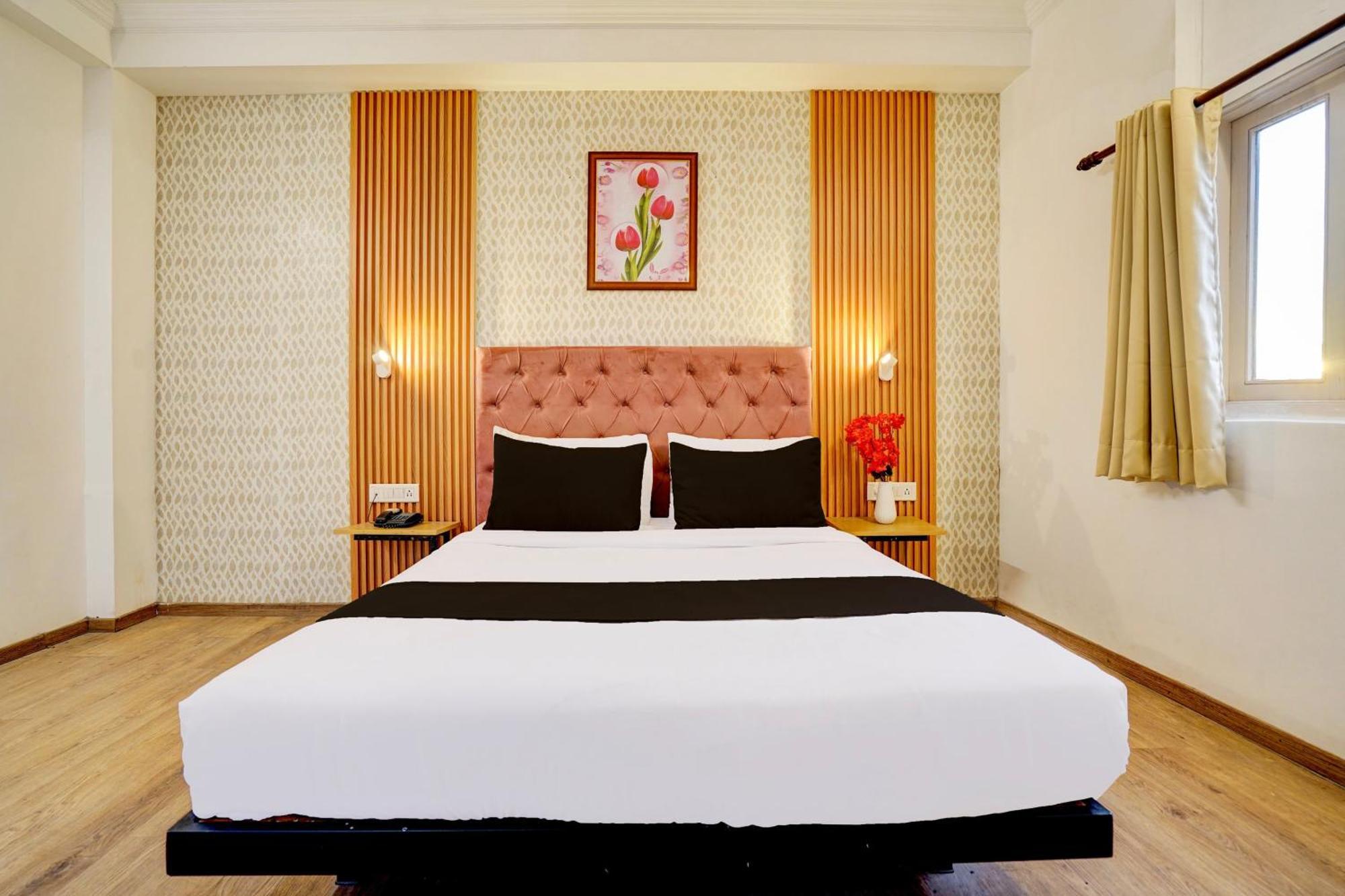 Townhouse Jageer Palace Near Mayapuri Chowk New Delhi