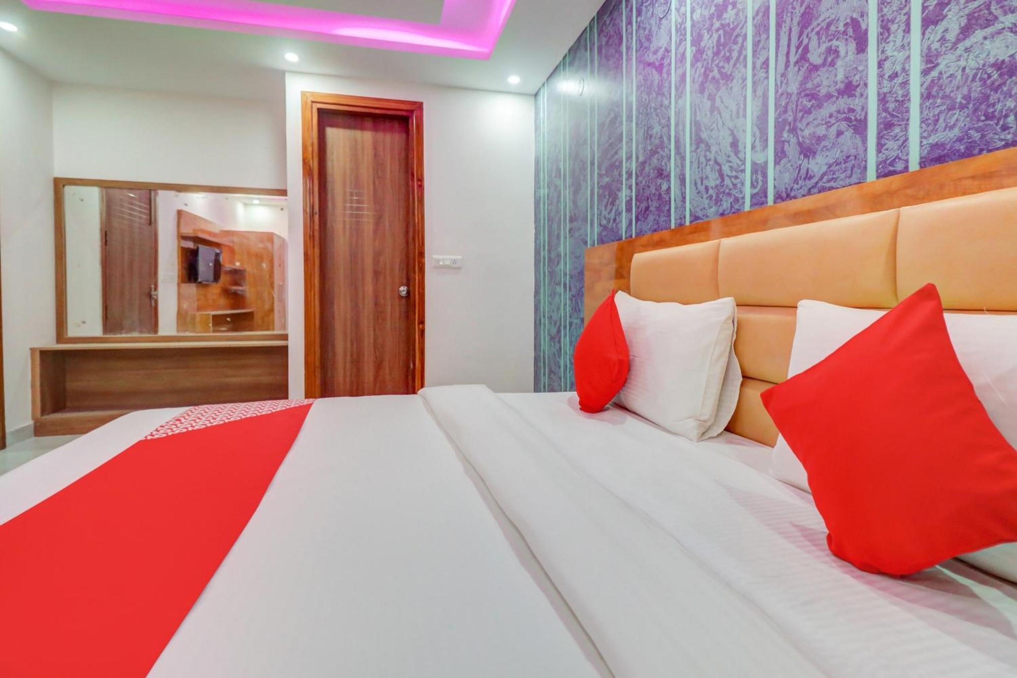 Hotel O G. I .suits New Delhi