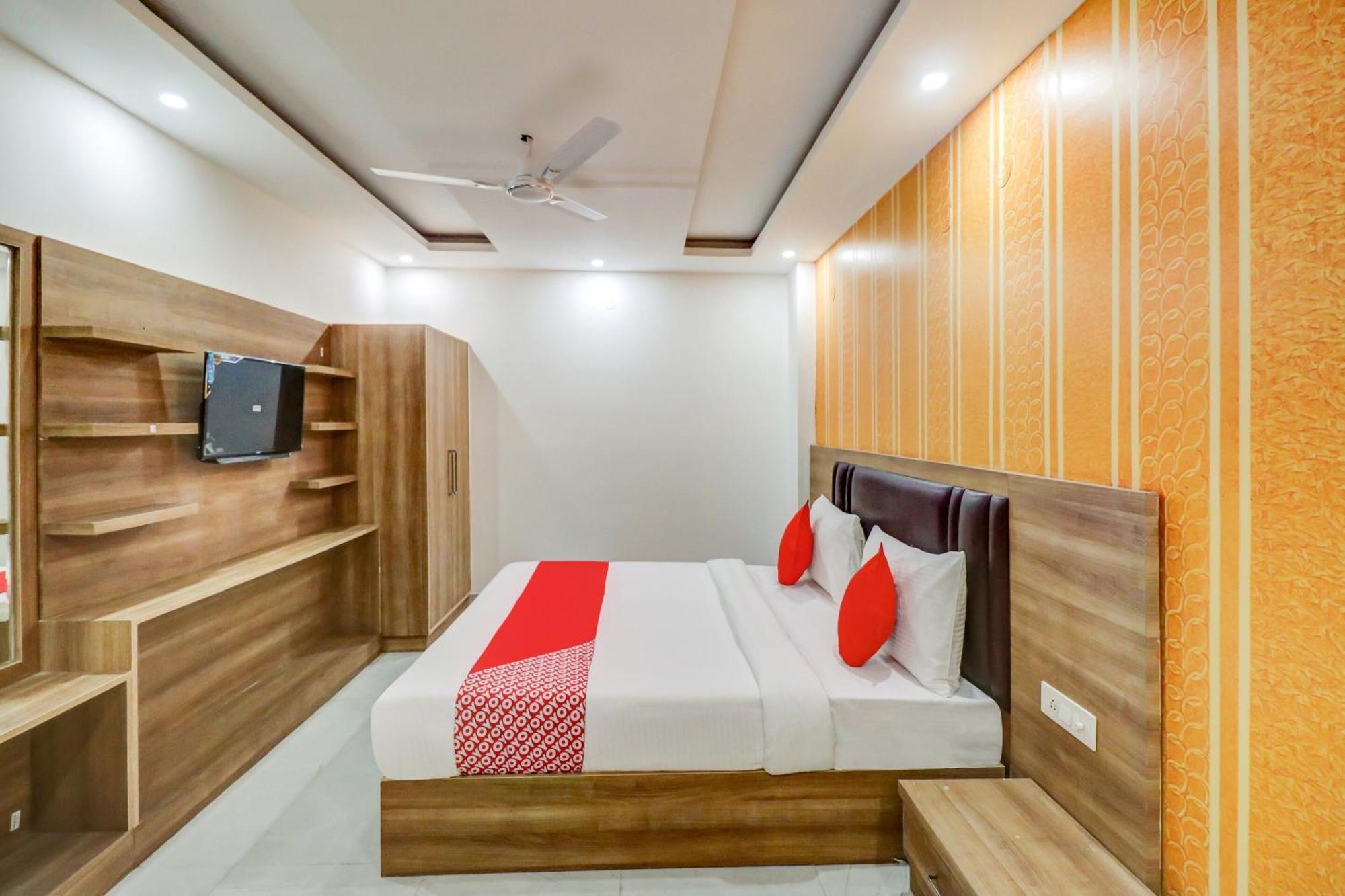 O G. I .suits Hotel New Delhi