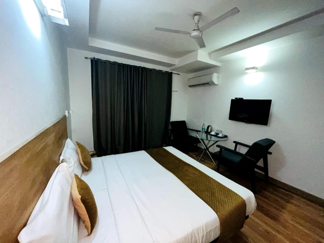 Majestic - East Of Kailash Hotel 3*