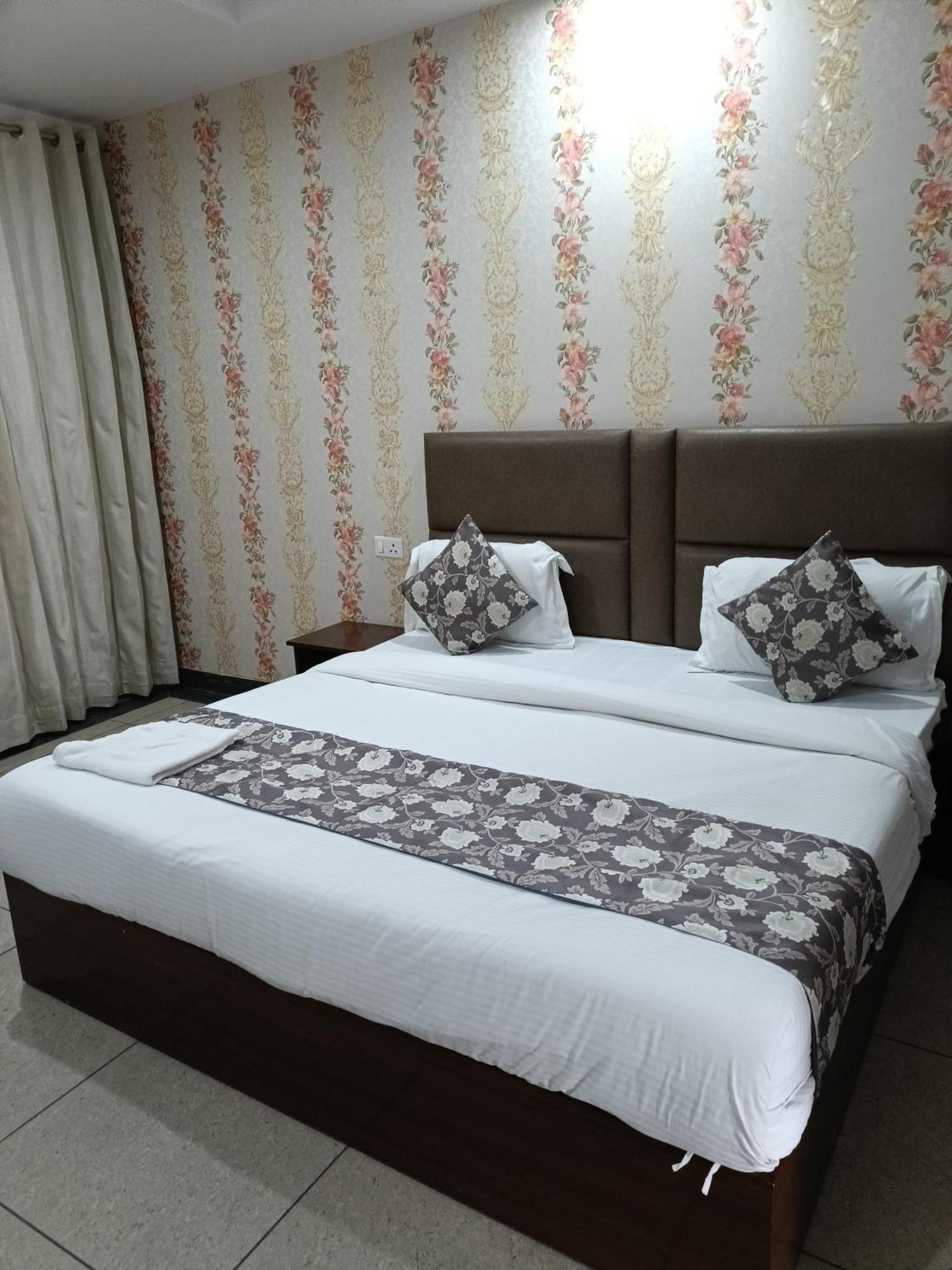 Marina Plaza Near Igi Airport Delhi Hotel