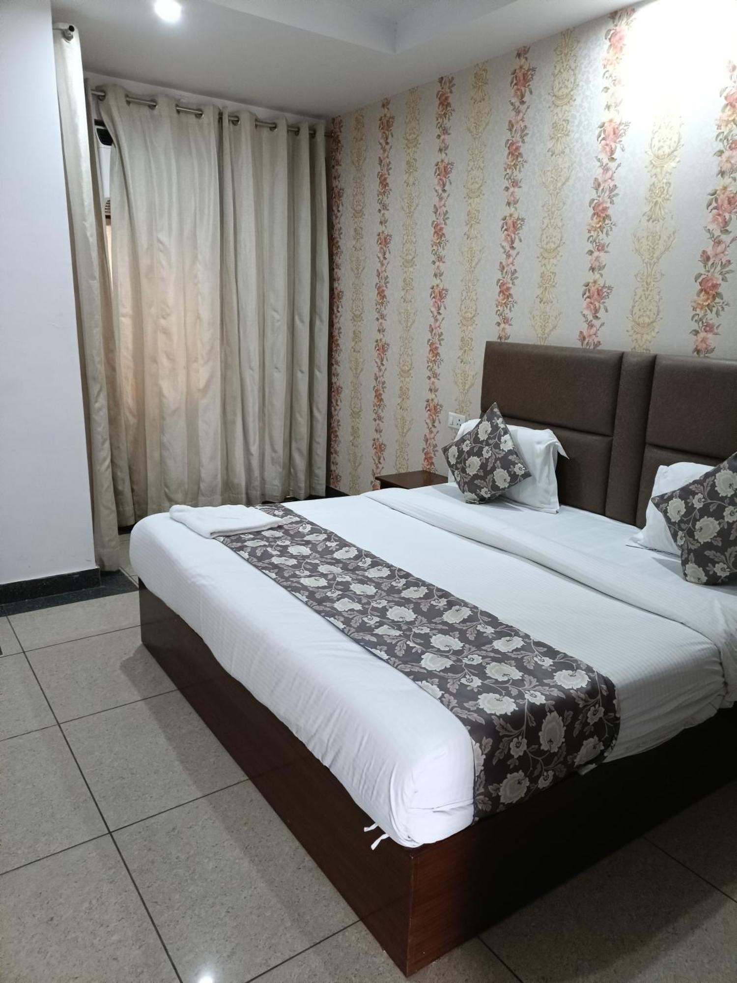 Hotel Marina Plaza Near Igi Airport Delhi 3*