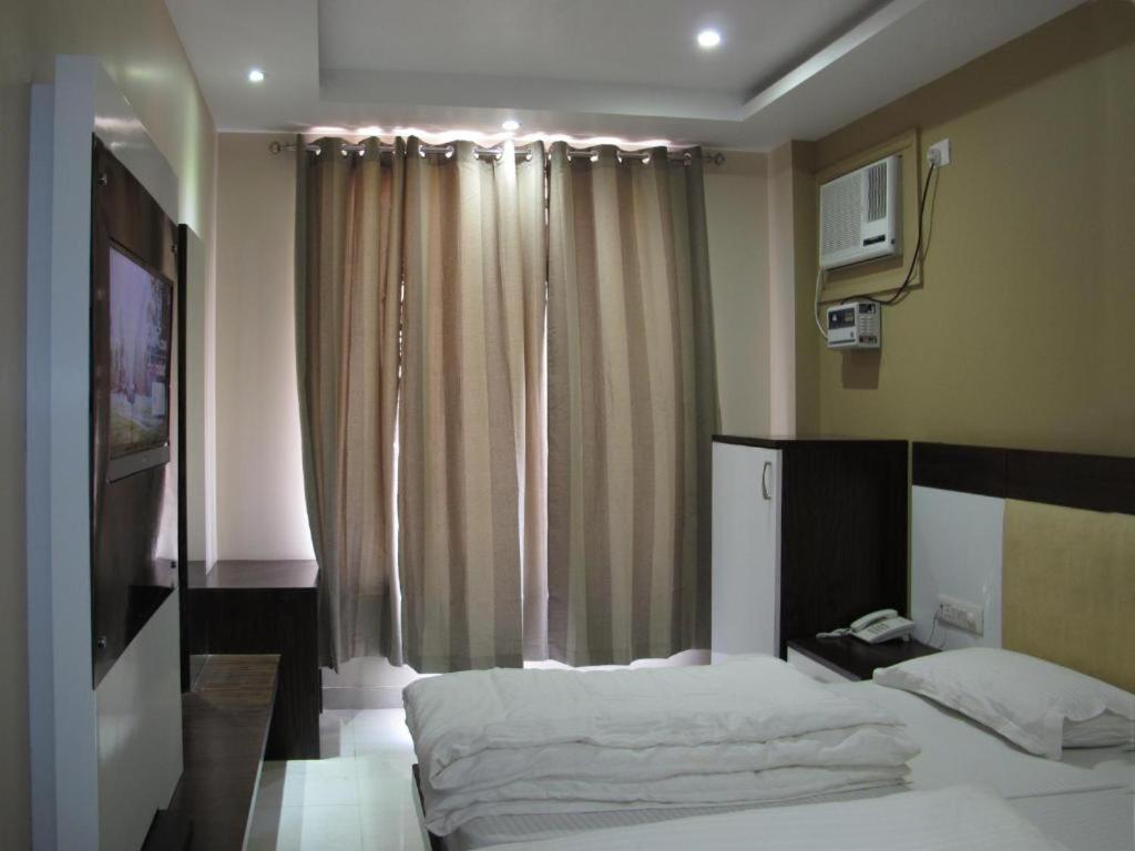 Raj Mahal 3*