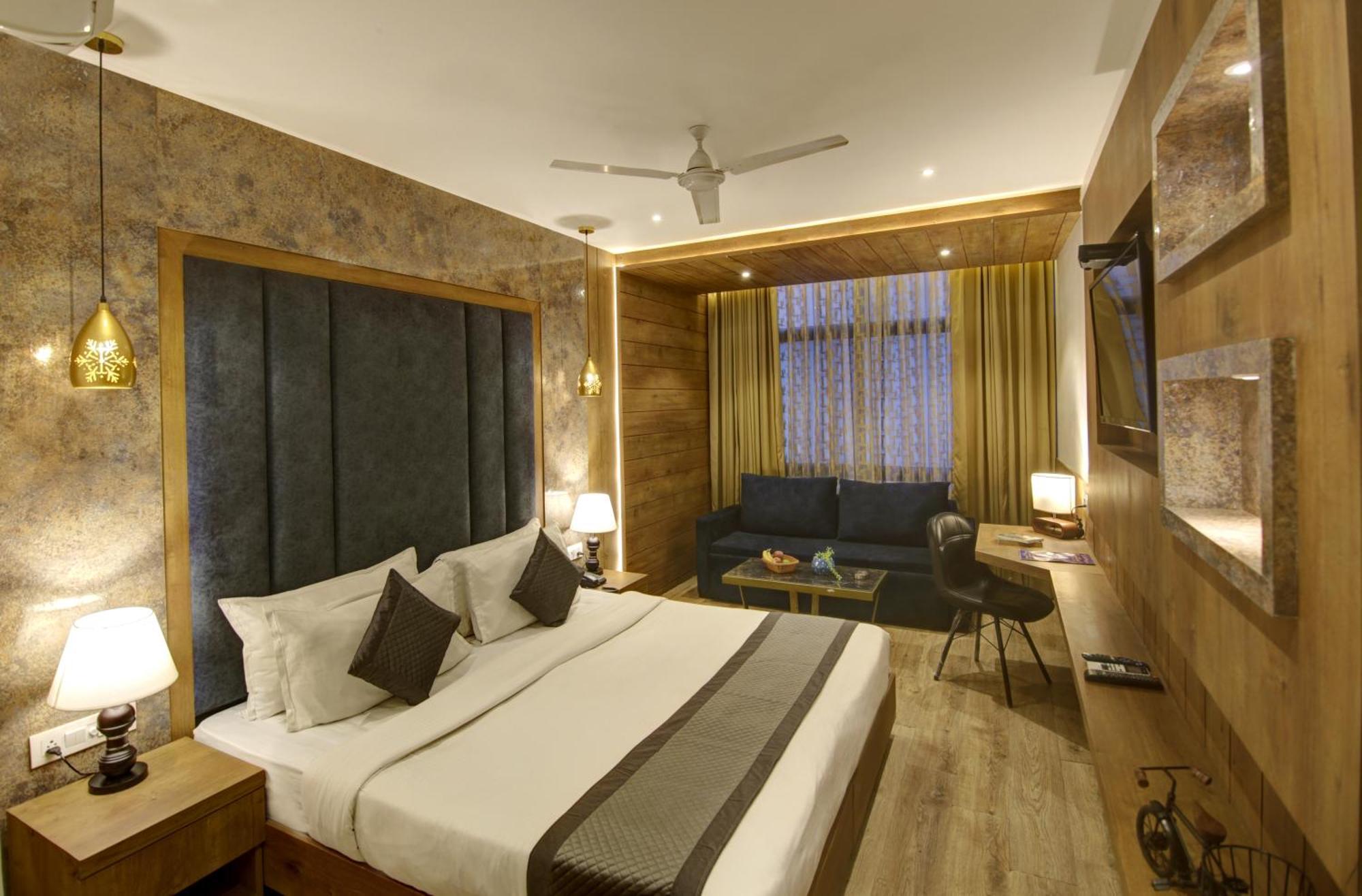 Town Pallace Patel Nagar New 3*