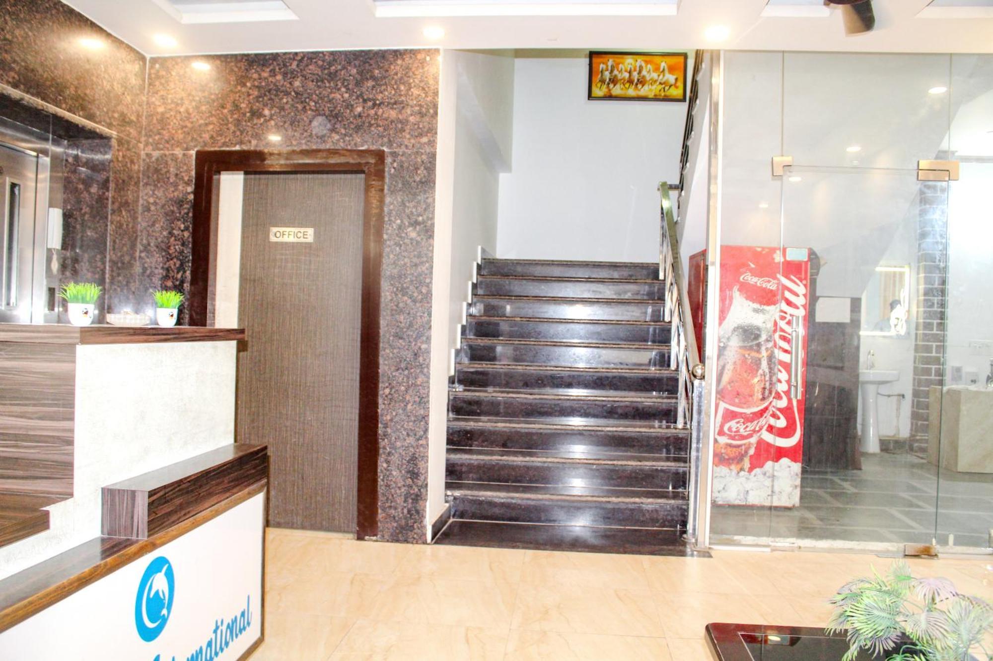 Dolphin At Delhi Airport Hotel 3*