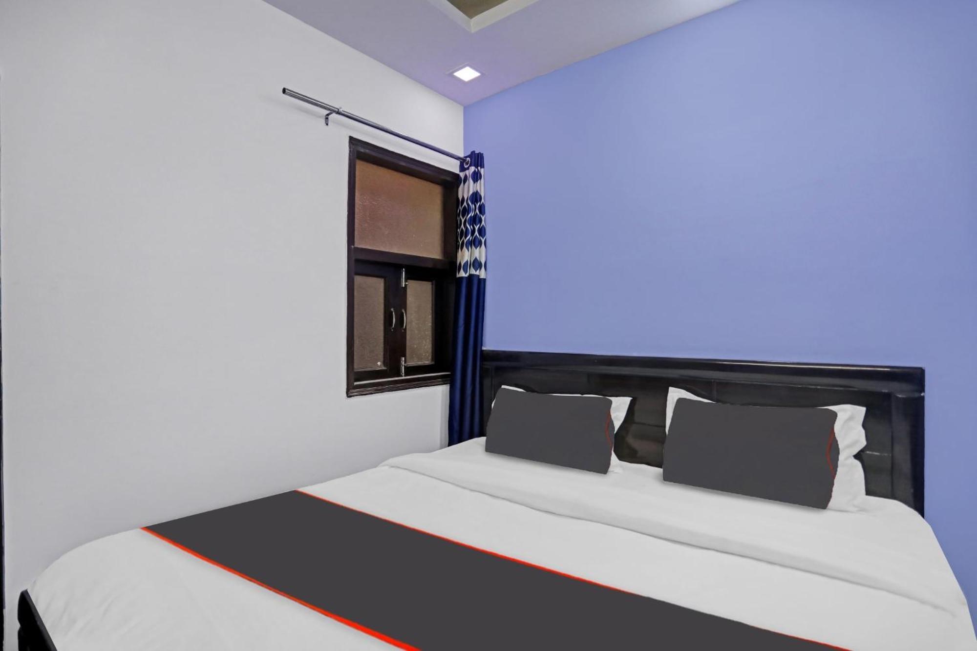Collection O Nirvana Residency Near Lotus Temple Hotel