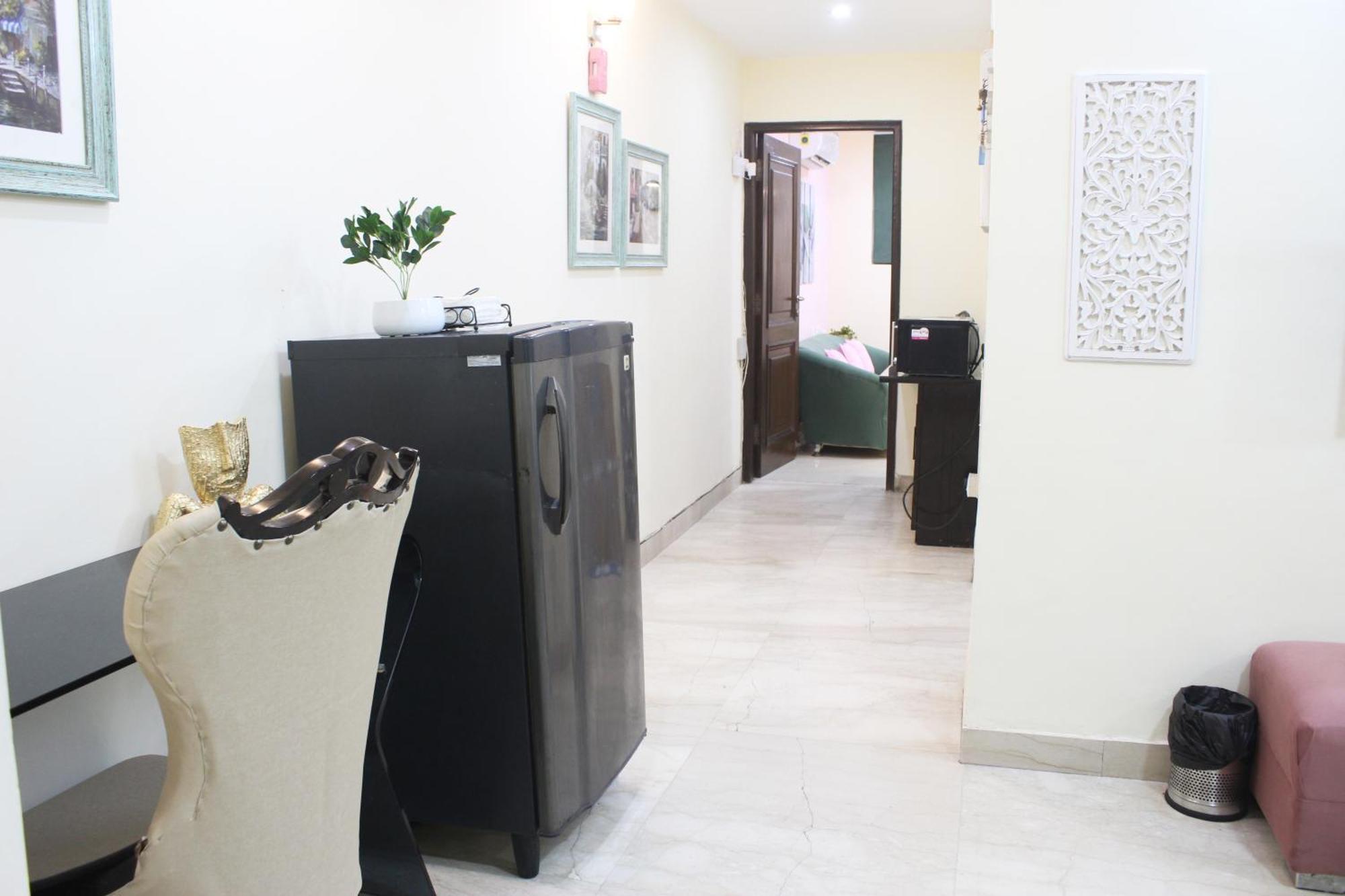 Modern Jacuzzi Tub 1bhk South Delhi * New Delhi