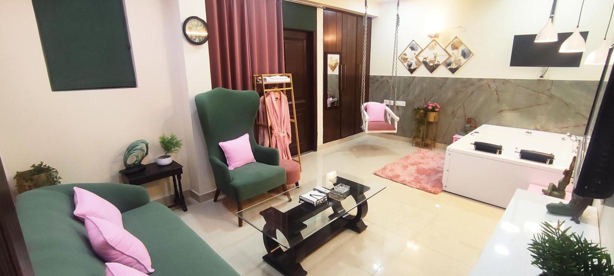 Apartment Modern Jacuzzi Tub 1bhk South Delhi *
