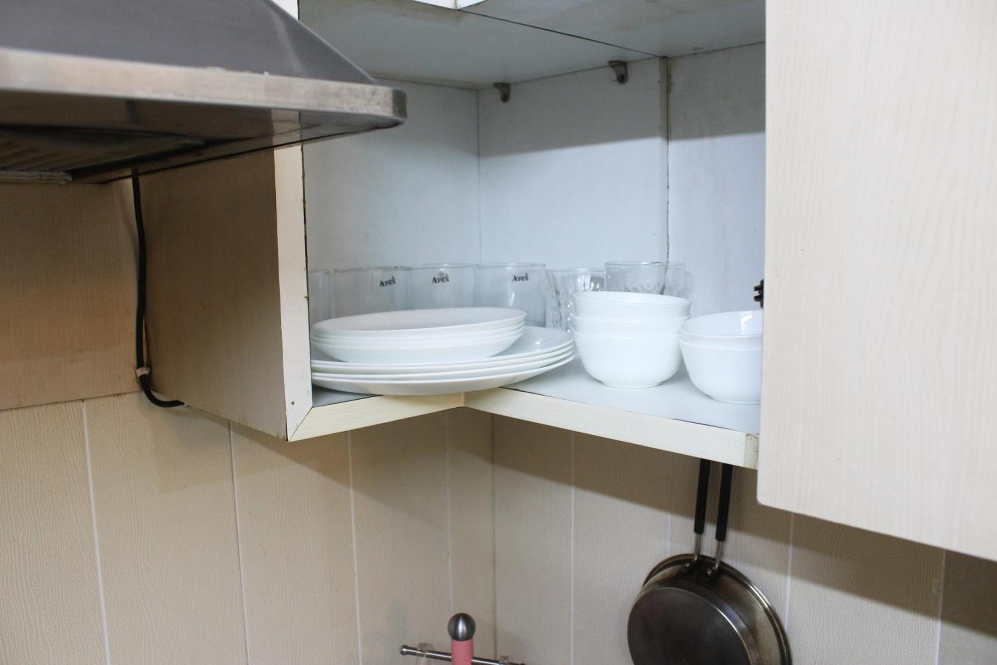Modern Jacuzzi Tub 1bhk South Delhi Apartment *