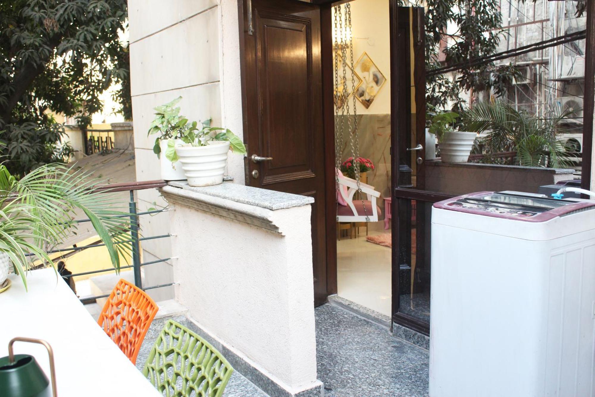 Apartment Modern Jacuzzi Tub 1bhk South Delhi *