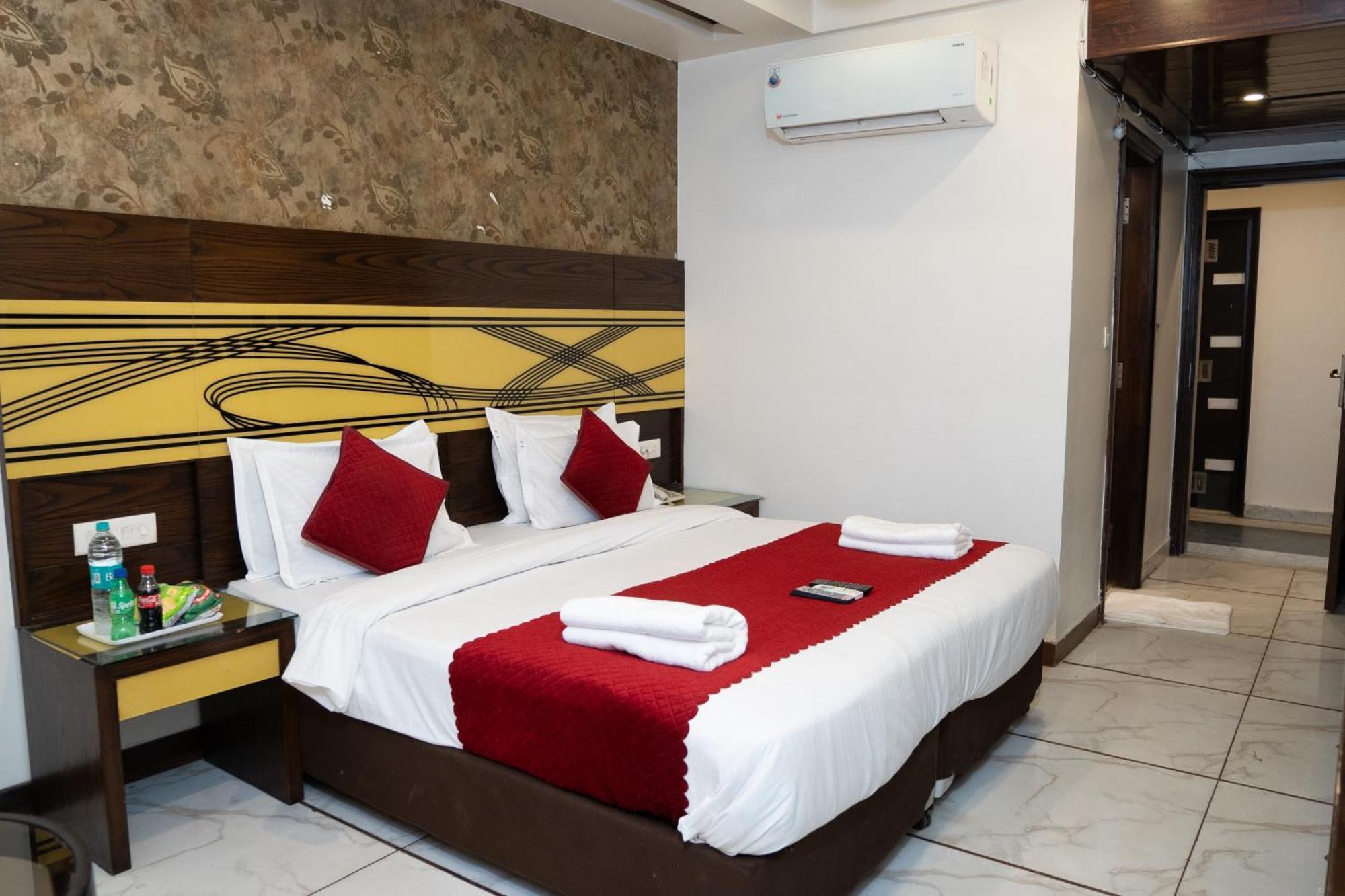 Hotel Le Benz - Train Station 3*