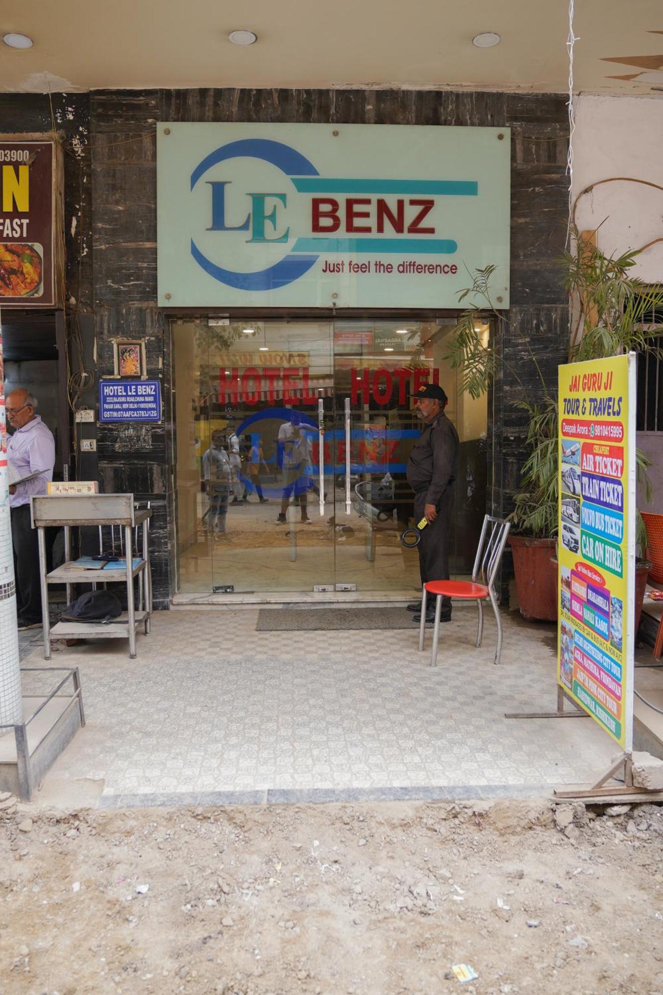 Le Benz - Train Station Hotel