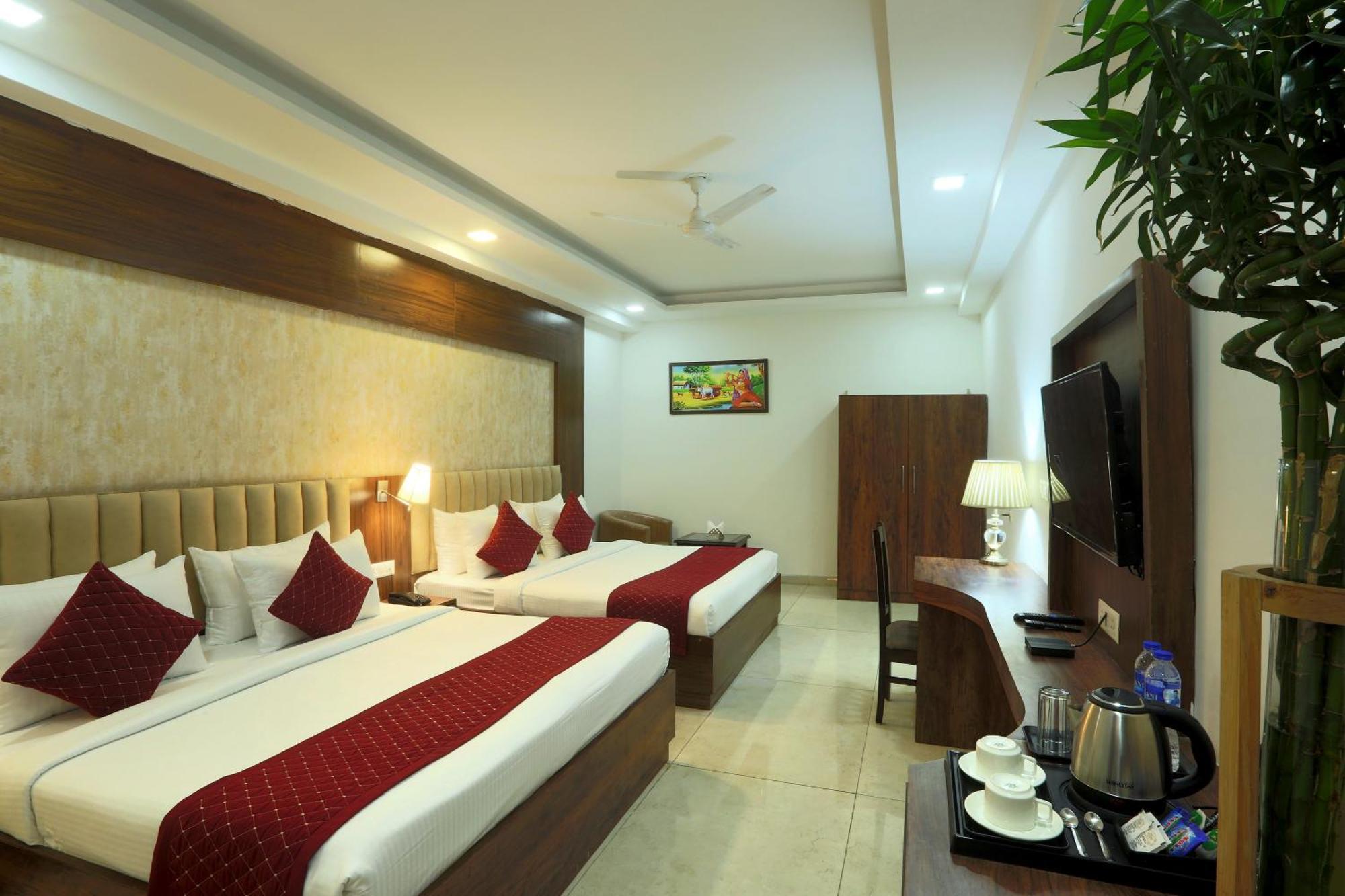 Hotel Prithvi Palace Near Delhi International Airport 3*