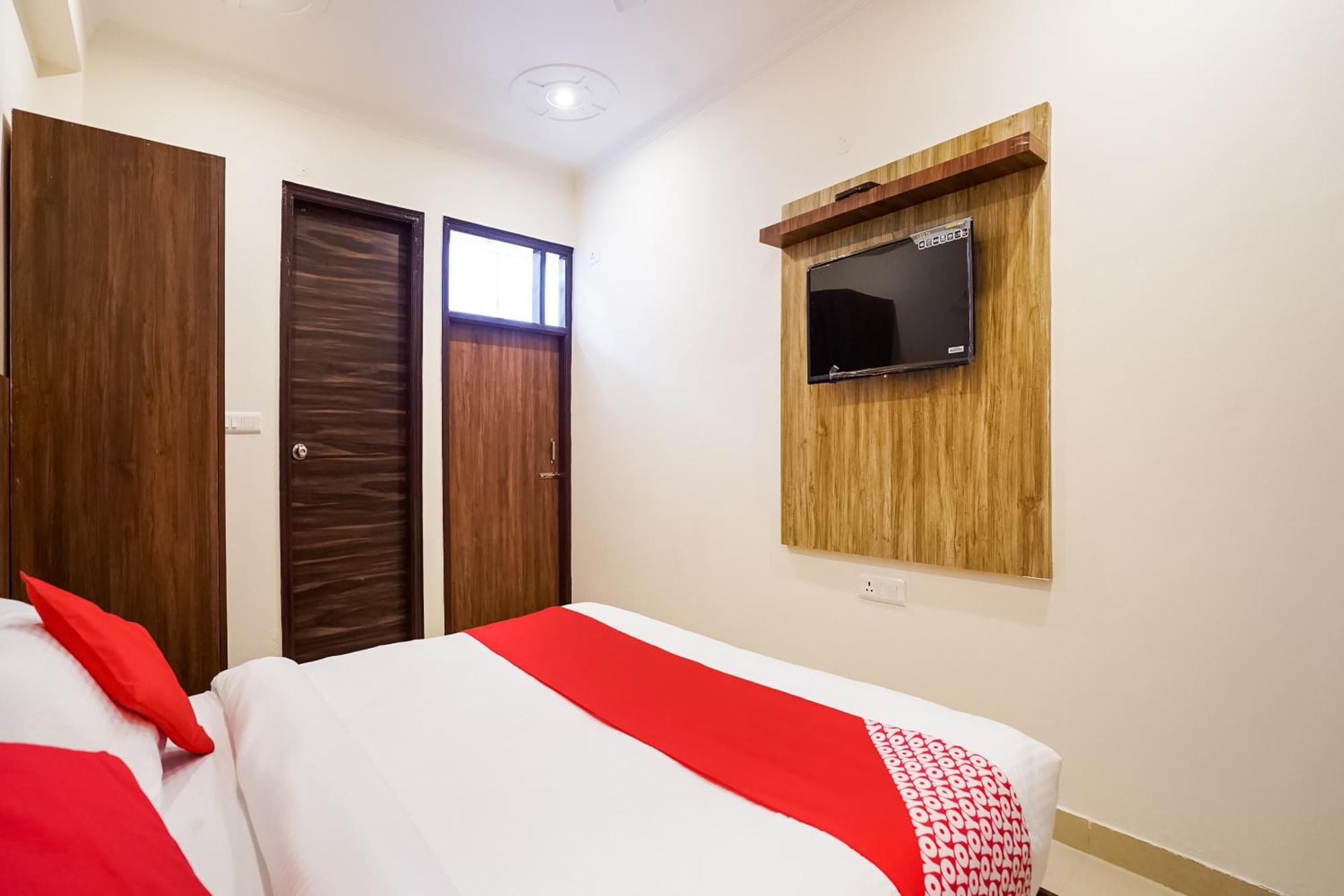 Hotel O Golden Tower New Delhi