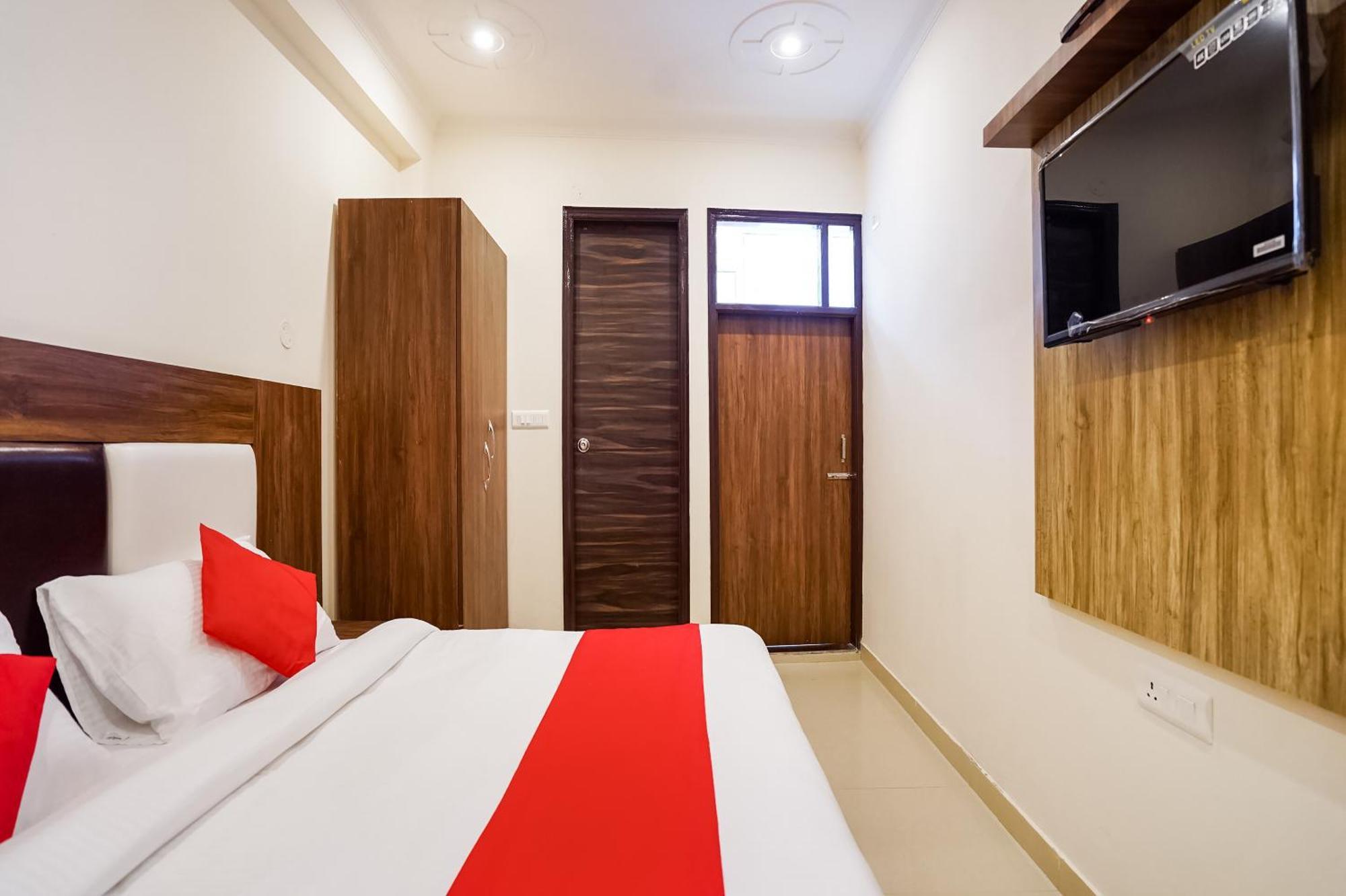 Hotel O Golden Tower New Delhi
