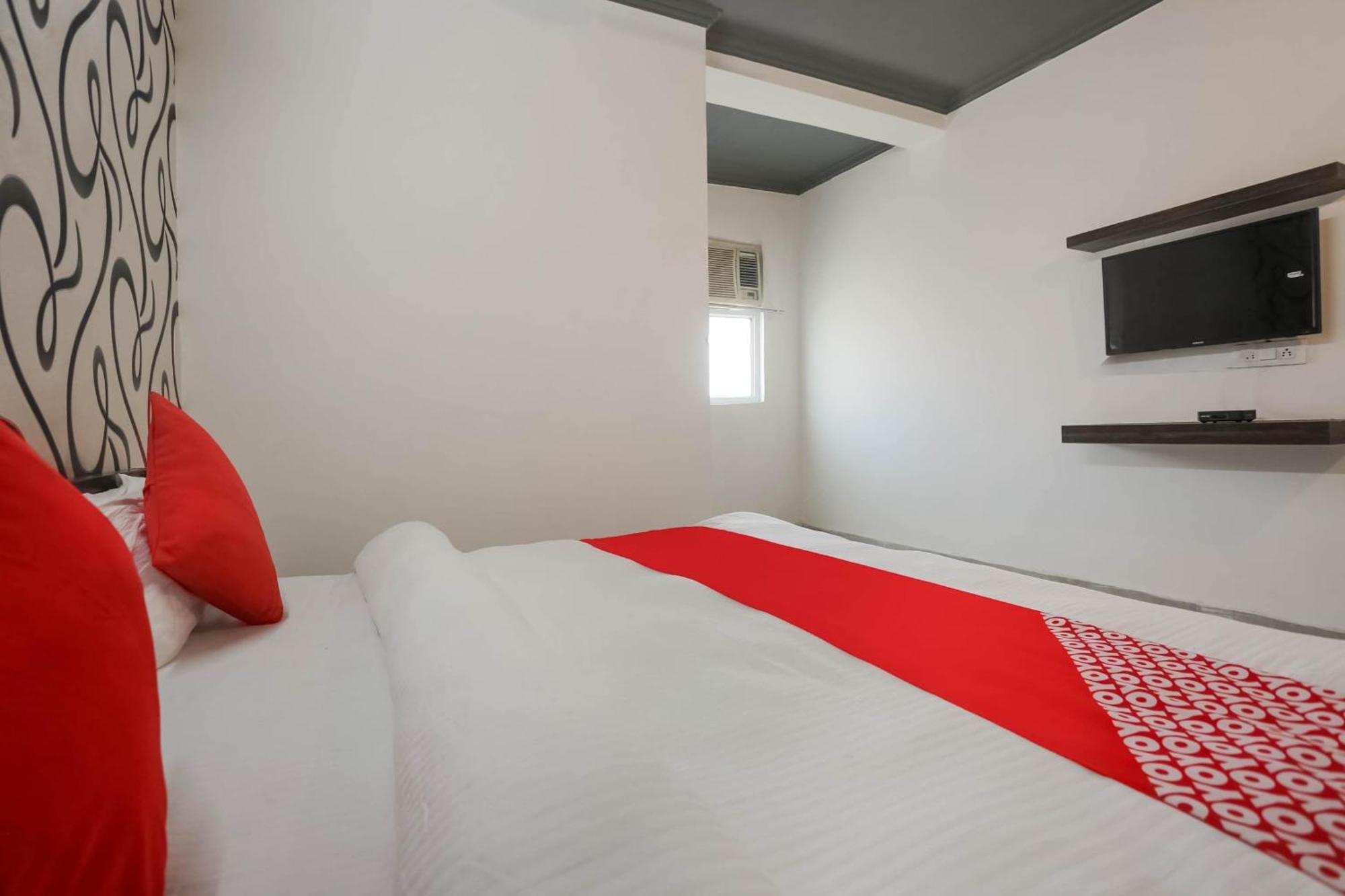 Hotel O Dream Town 3*