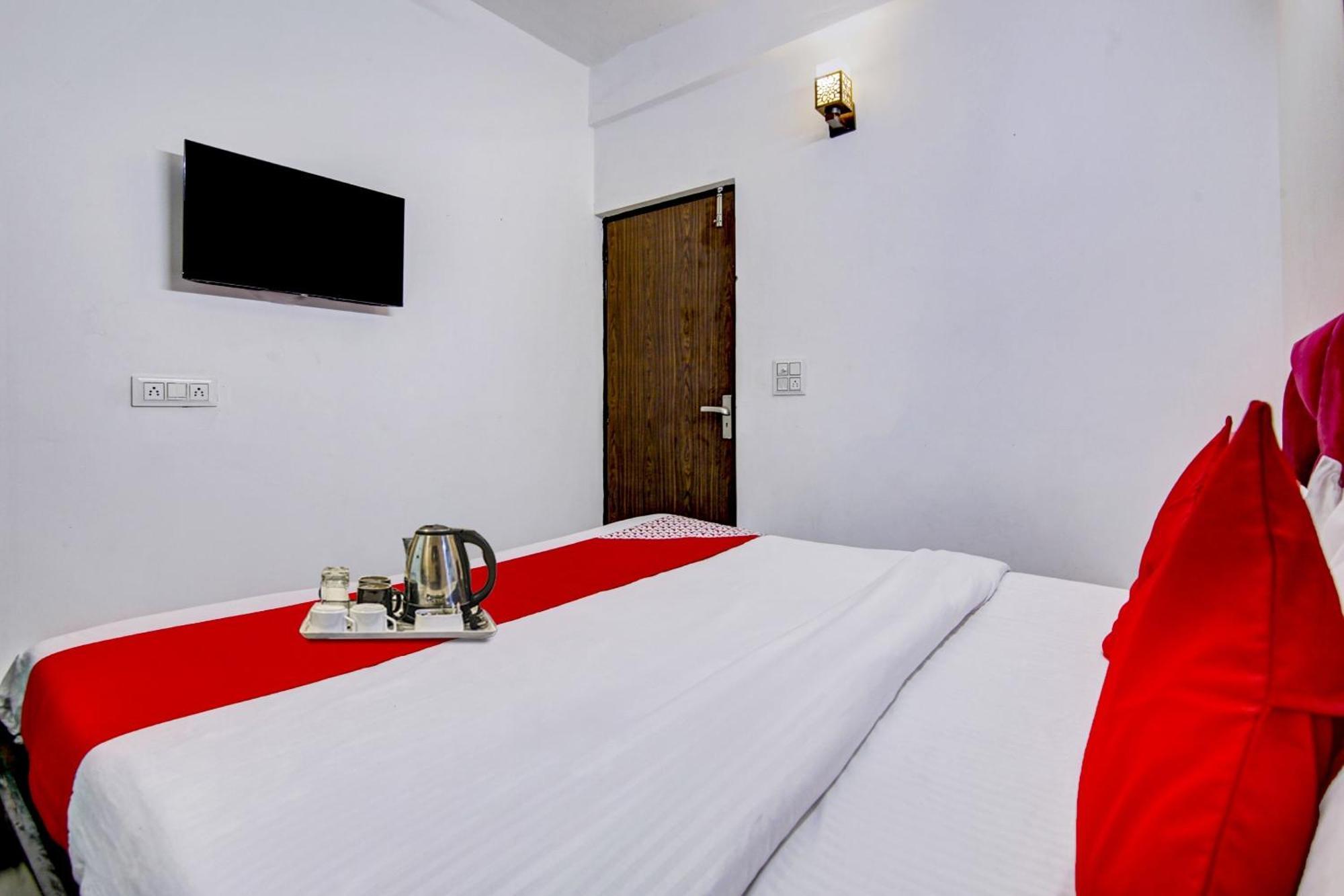 Hotel O Yadav Residency Near Nawada Metro Station 3*